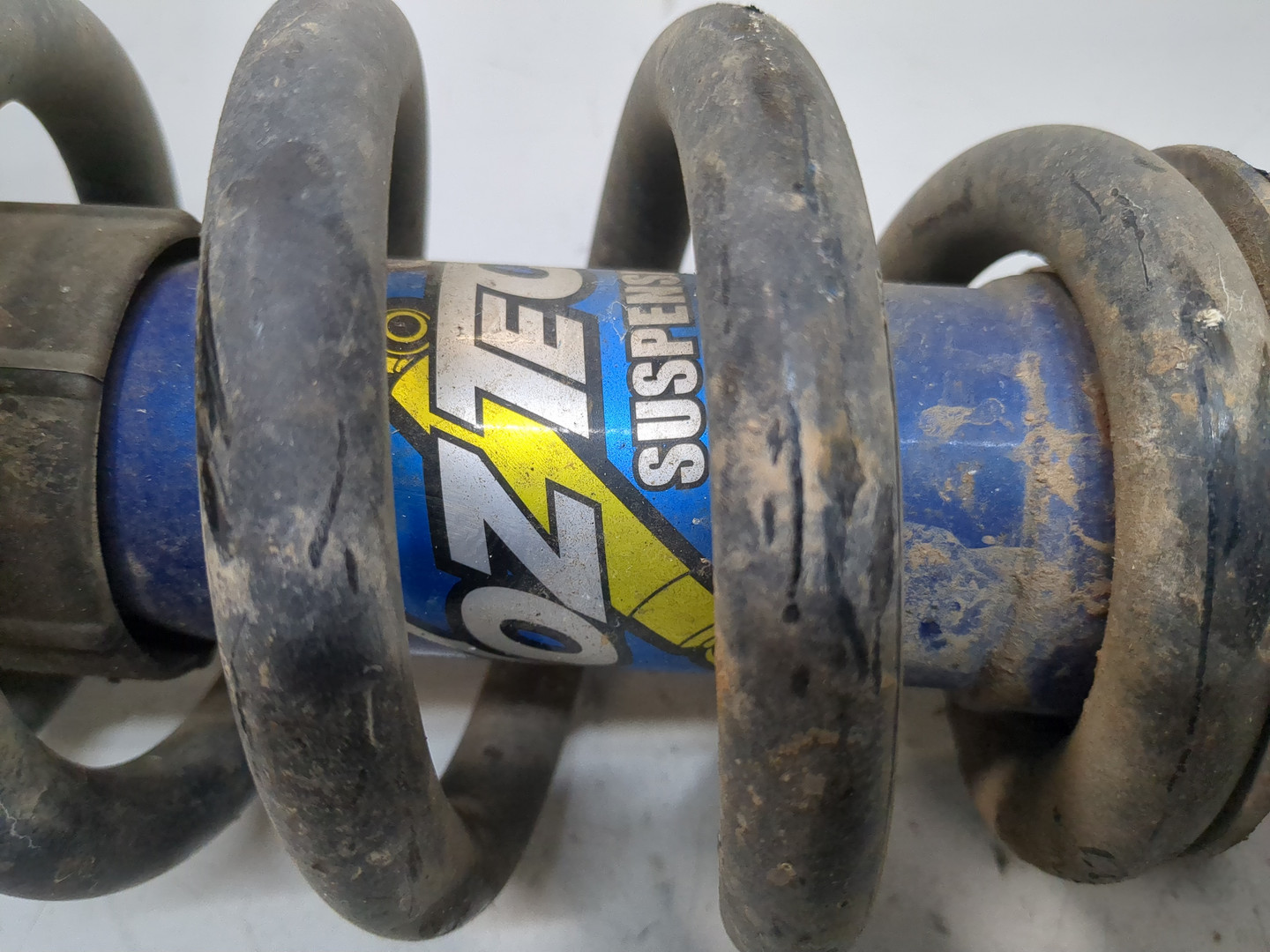 Амортизатор передний