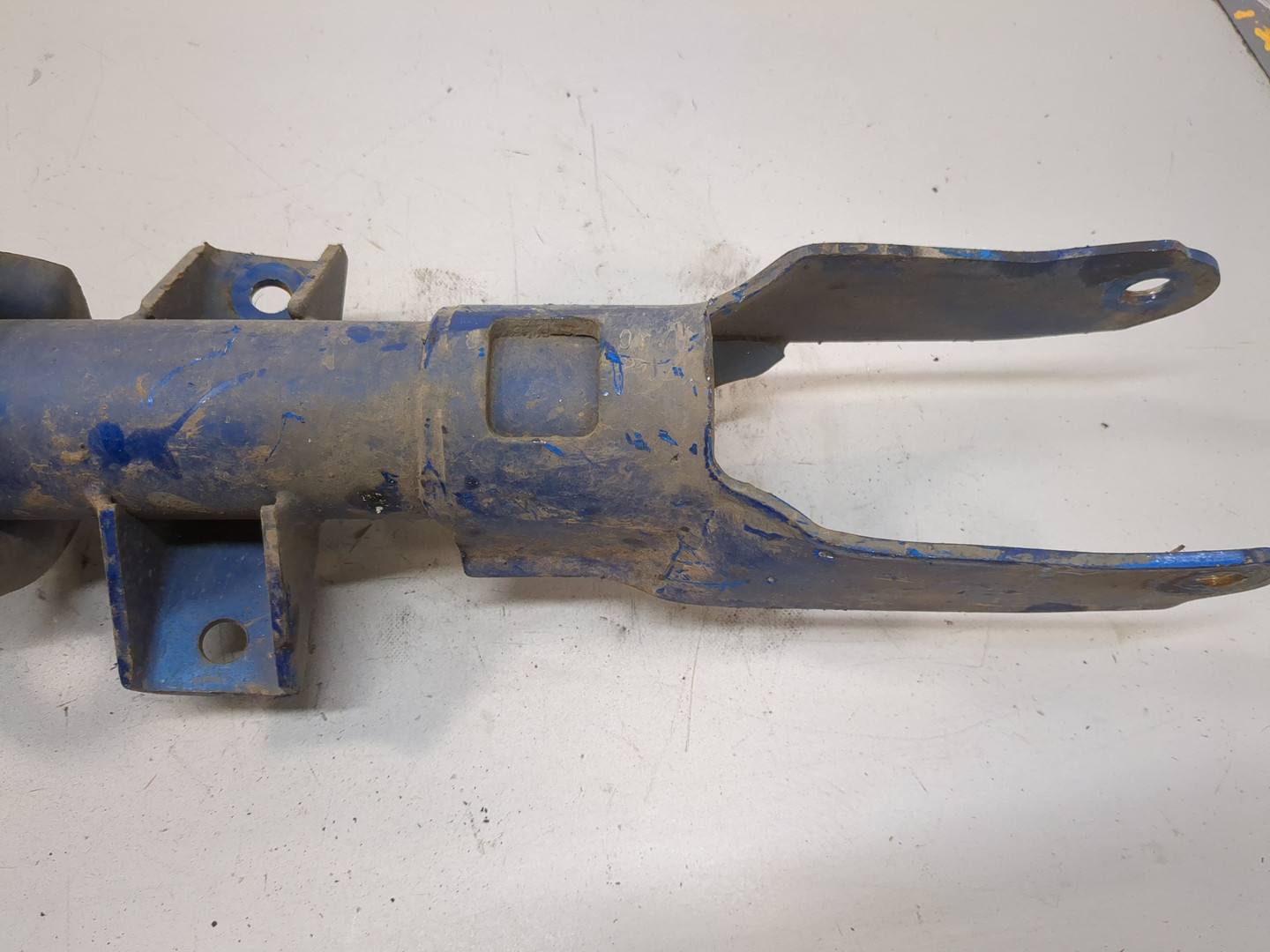 Амортизатор передний