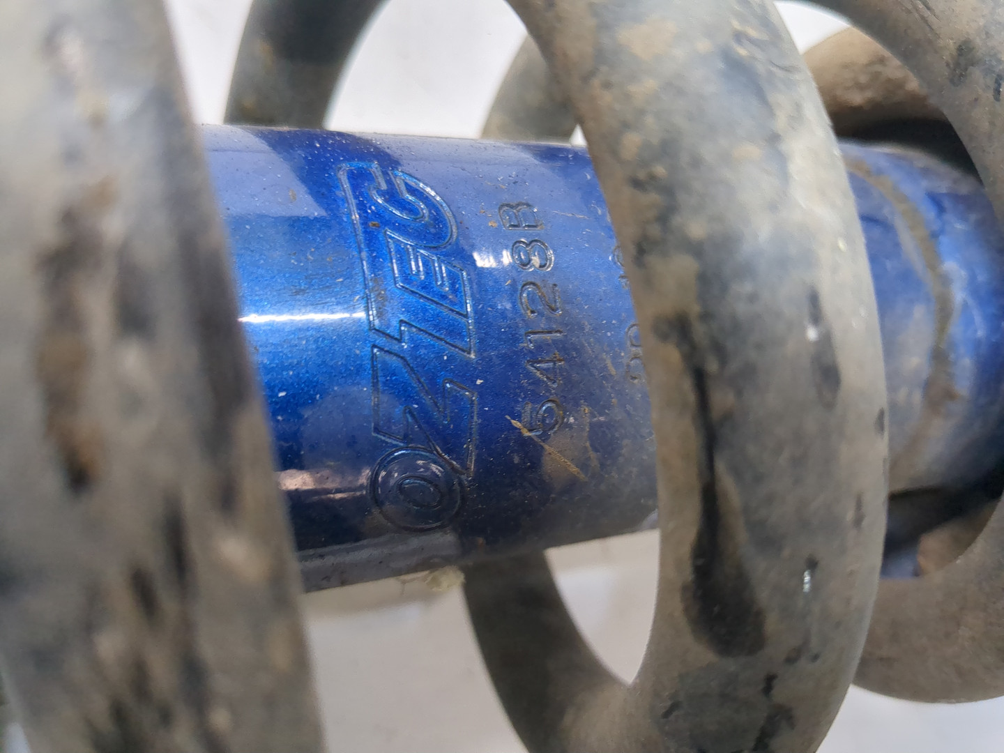 Амортизатор передний