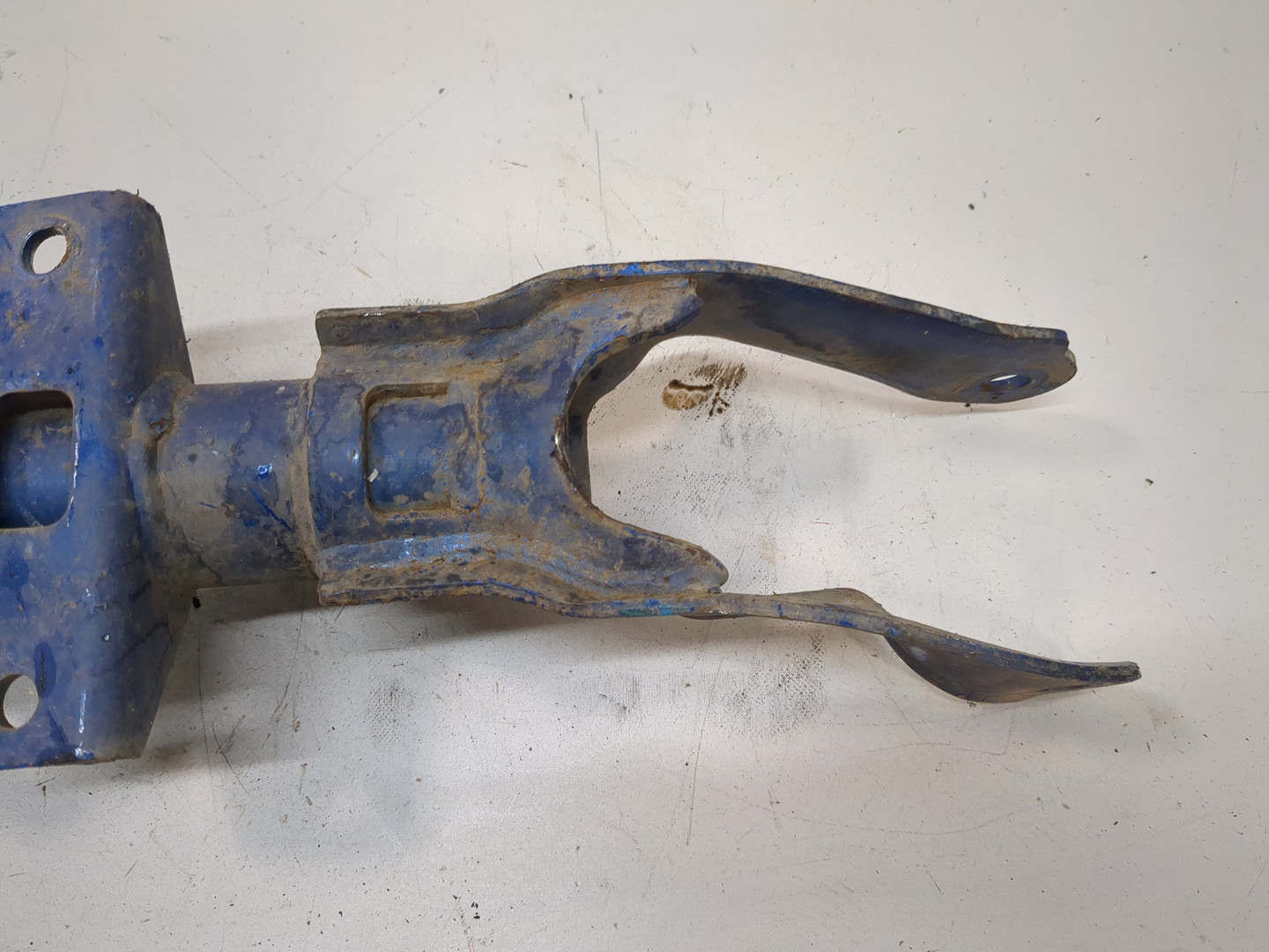 Амортизатор передний