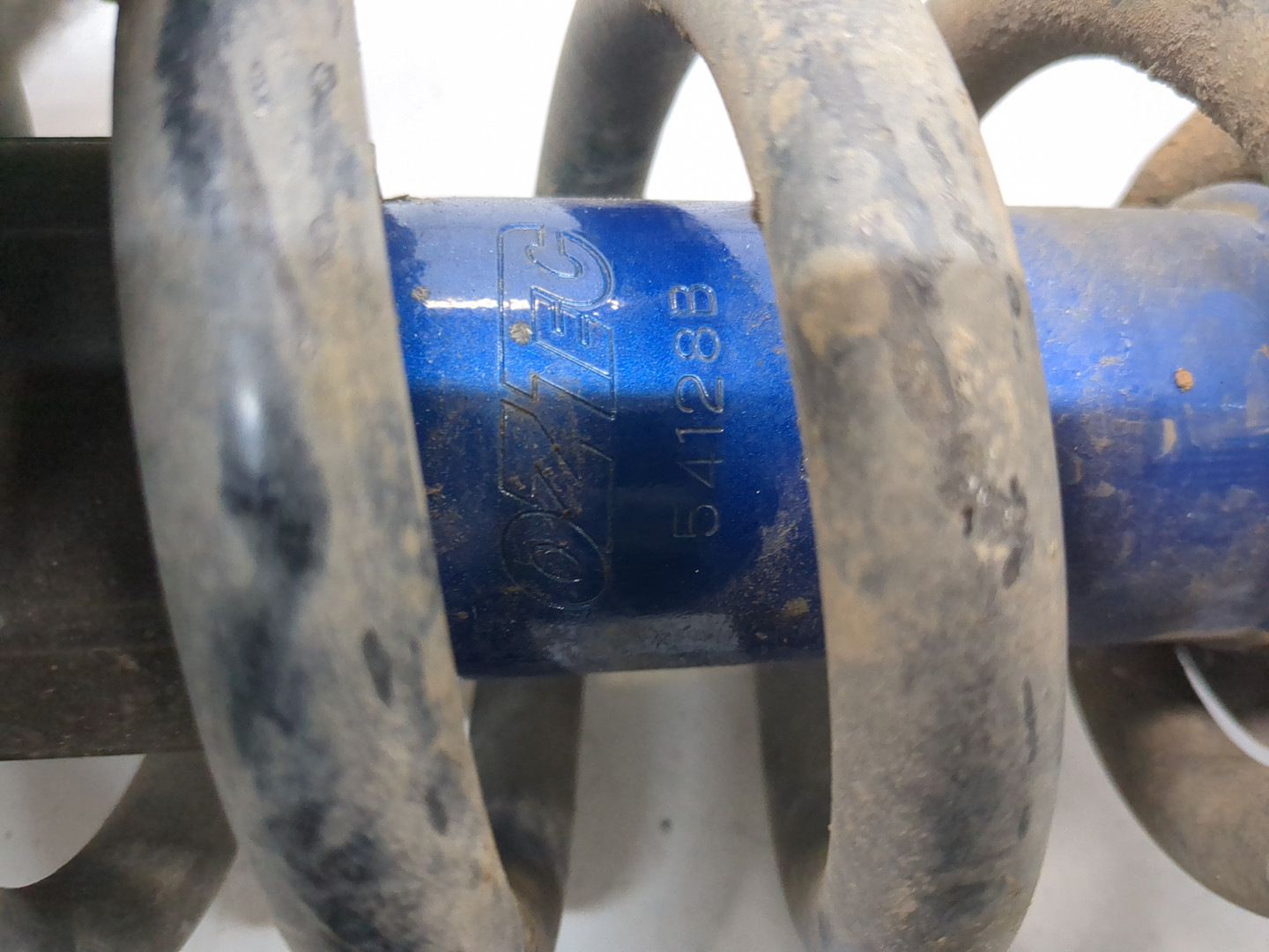 Амортизатор передний