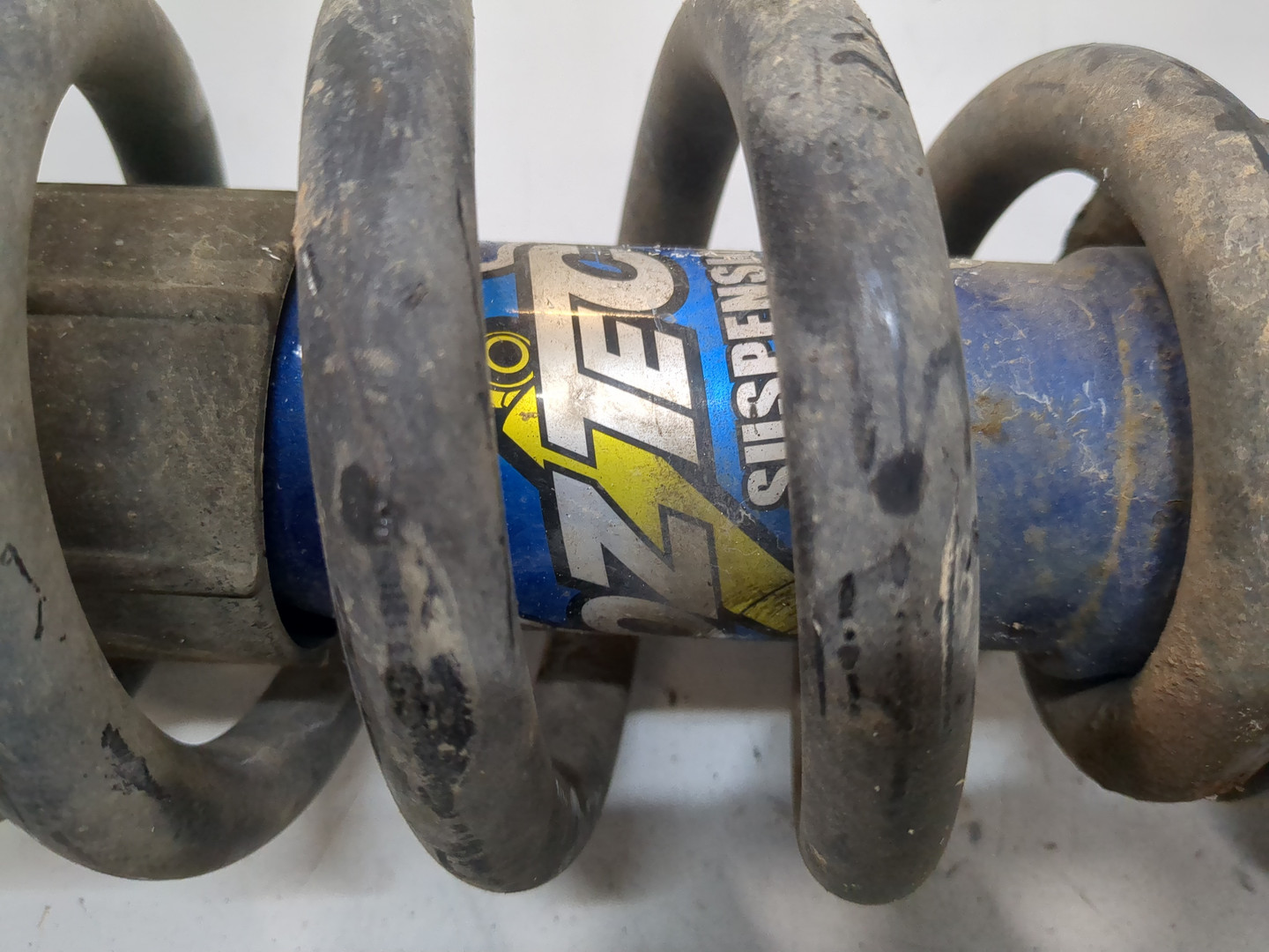 Амортизатор передний