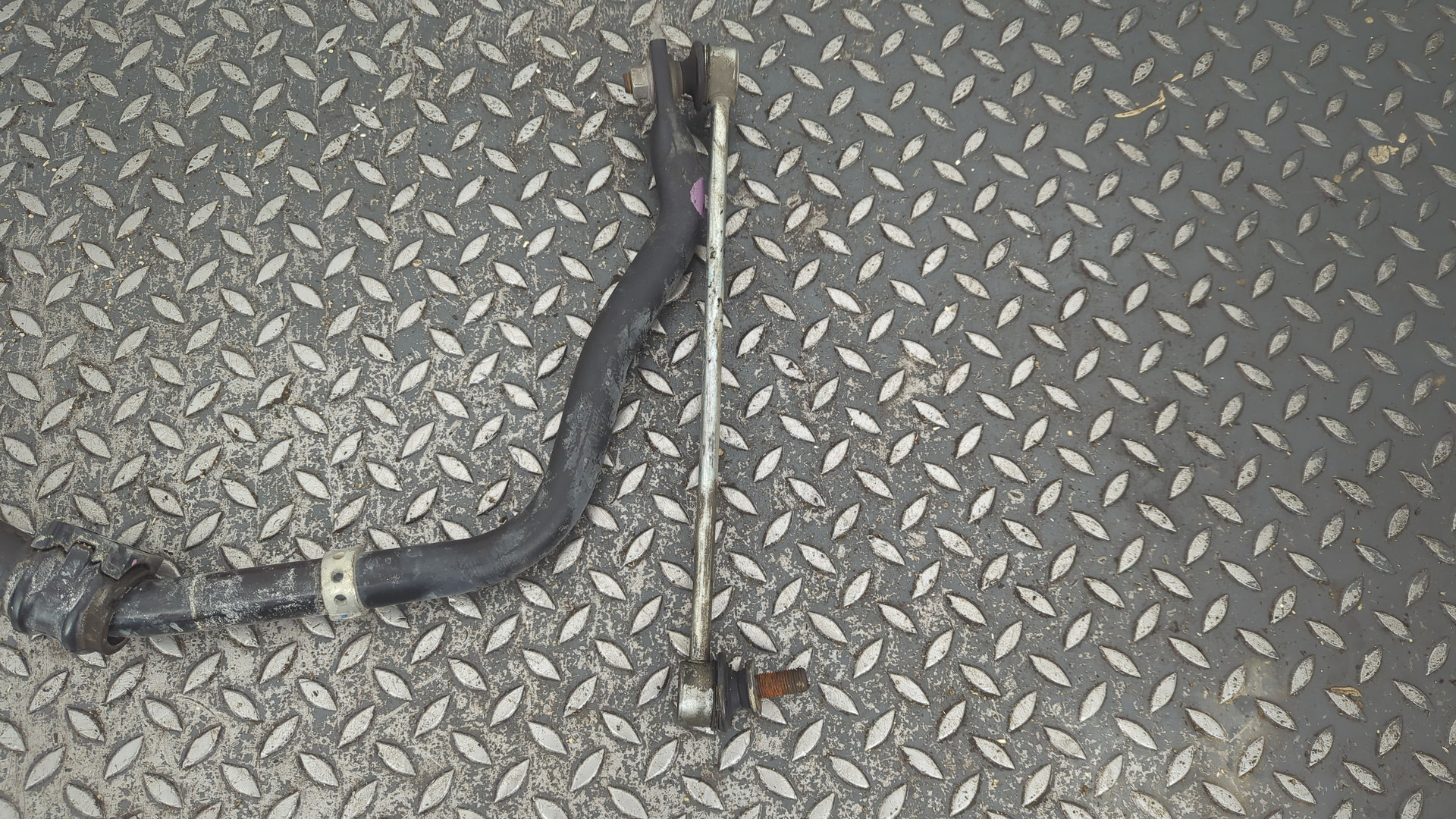 Стабилизатор передний