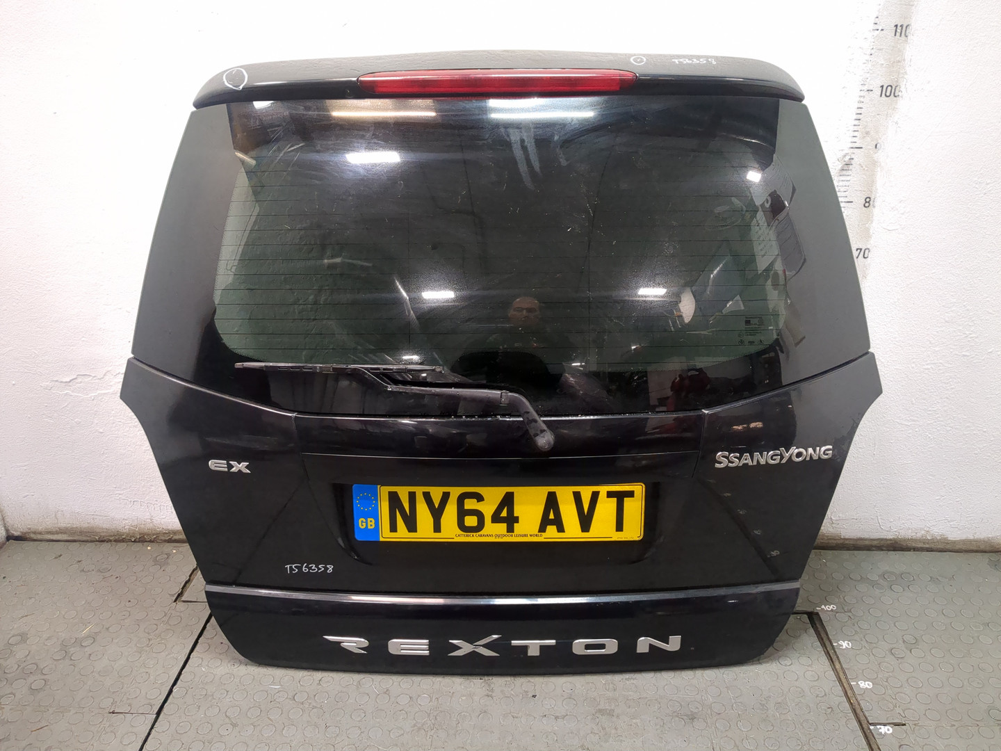 Дверь багажника