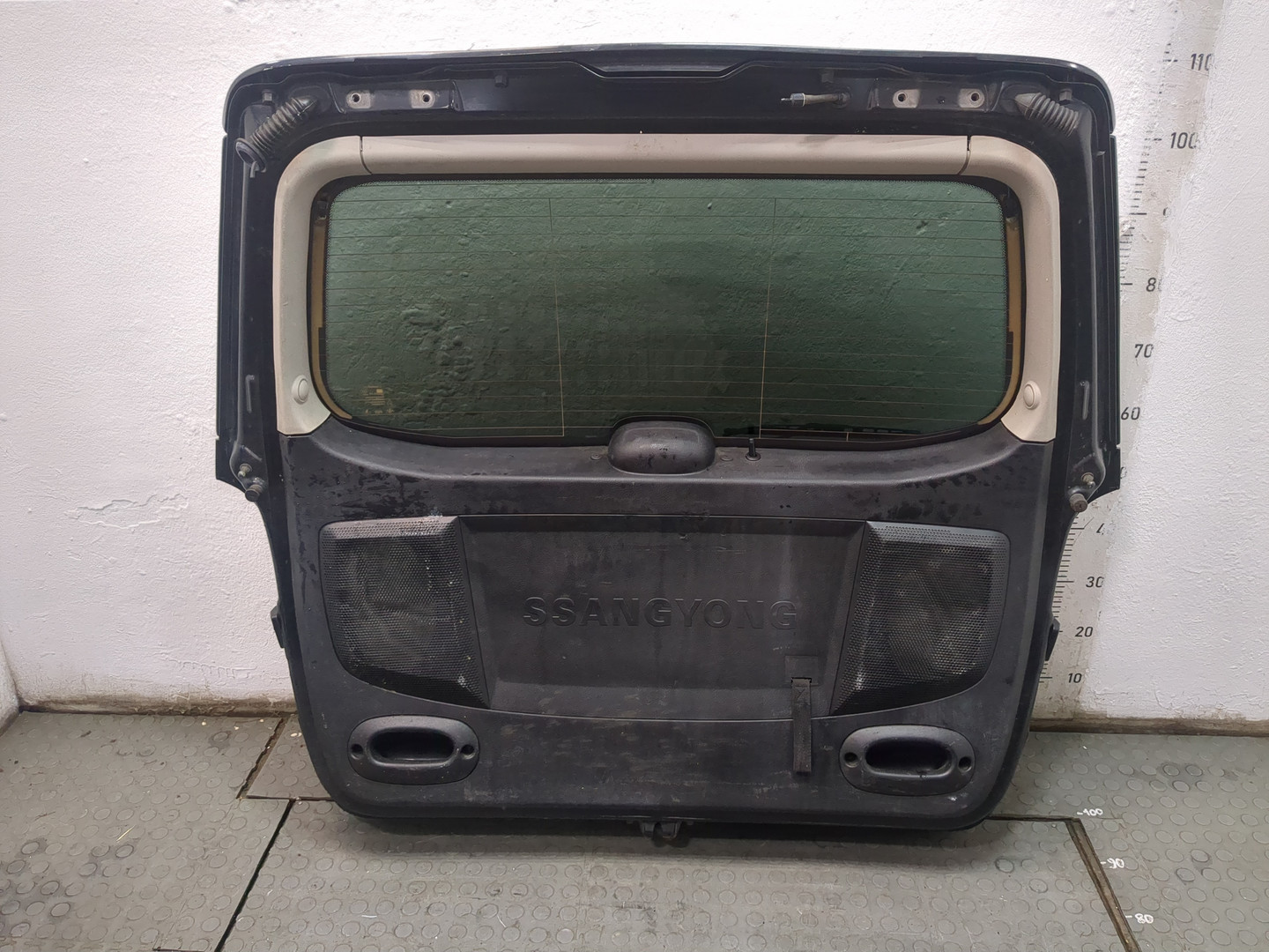 Дверь багажника