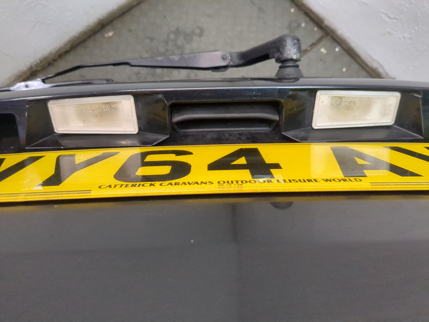 Дверь багажника