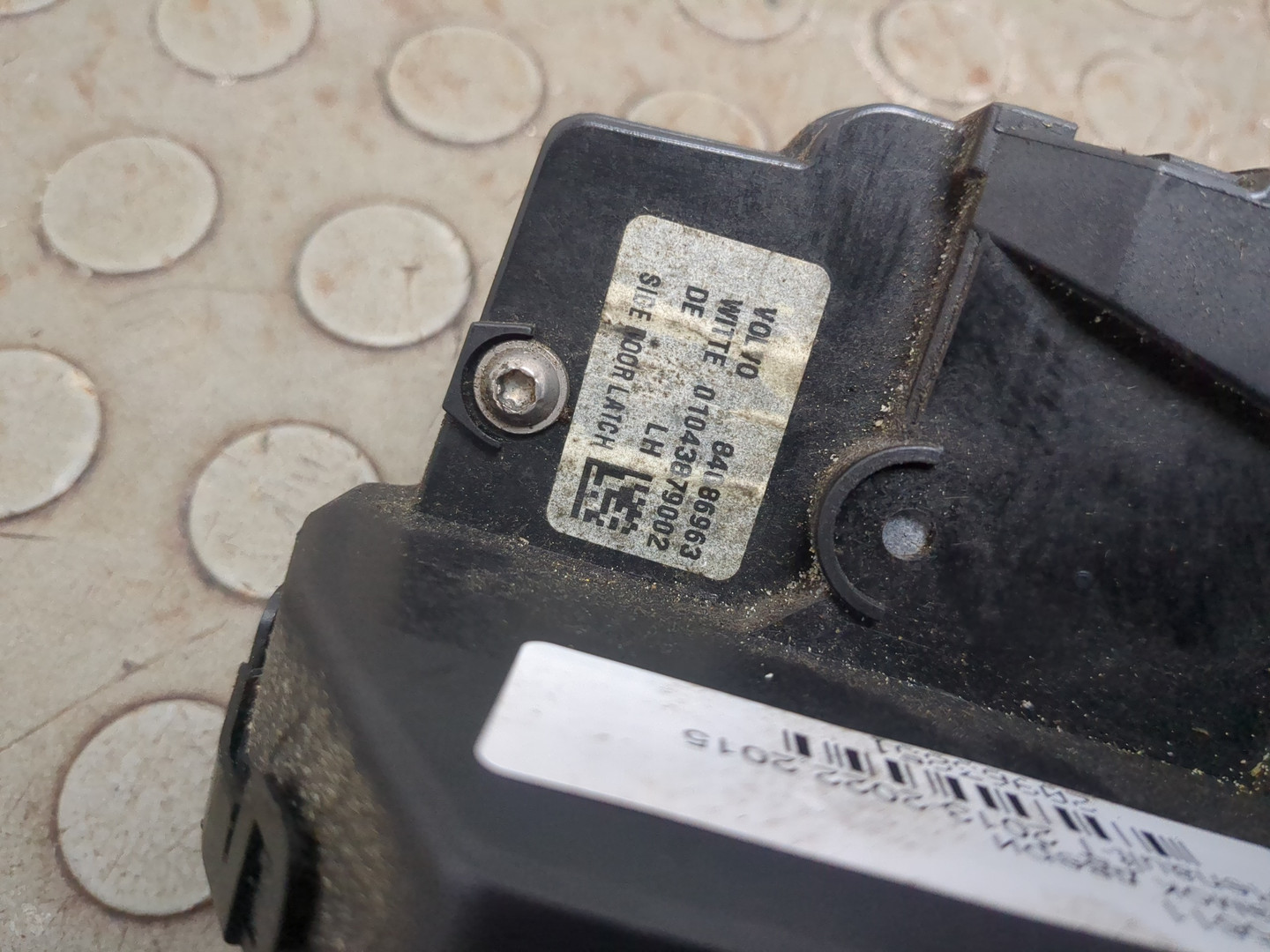 Замок двери передней левой