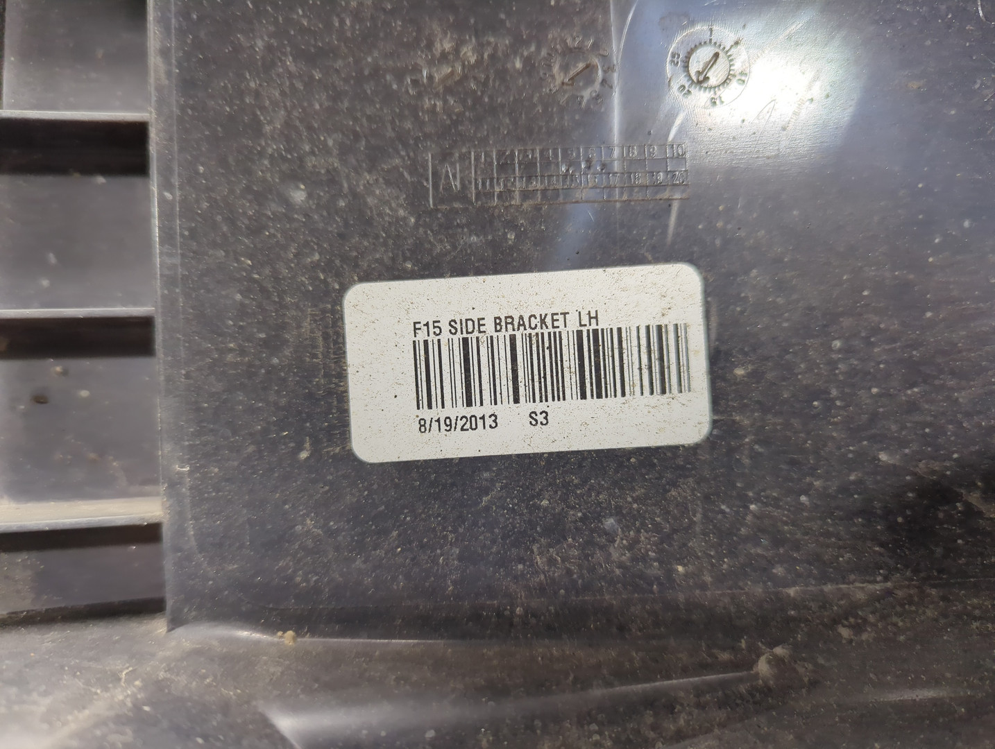 Кронштейн заднего бампера левый