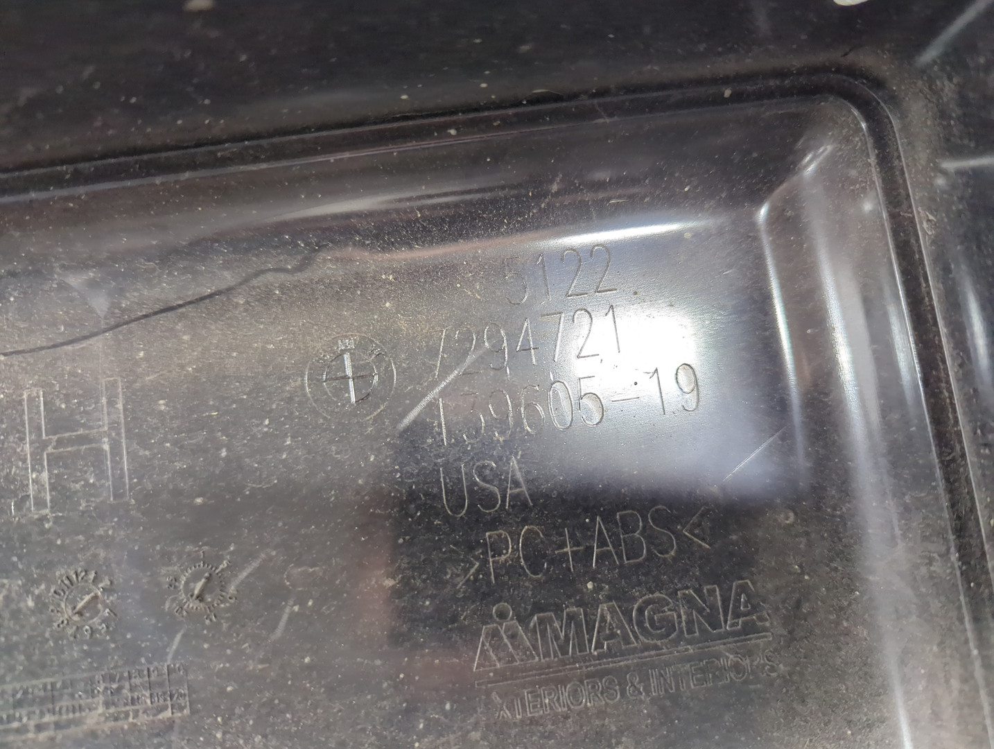 Кронштейн заднего бампера левый