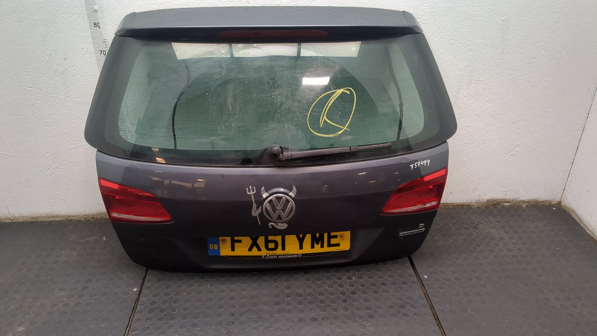 Дверь багажника