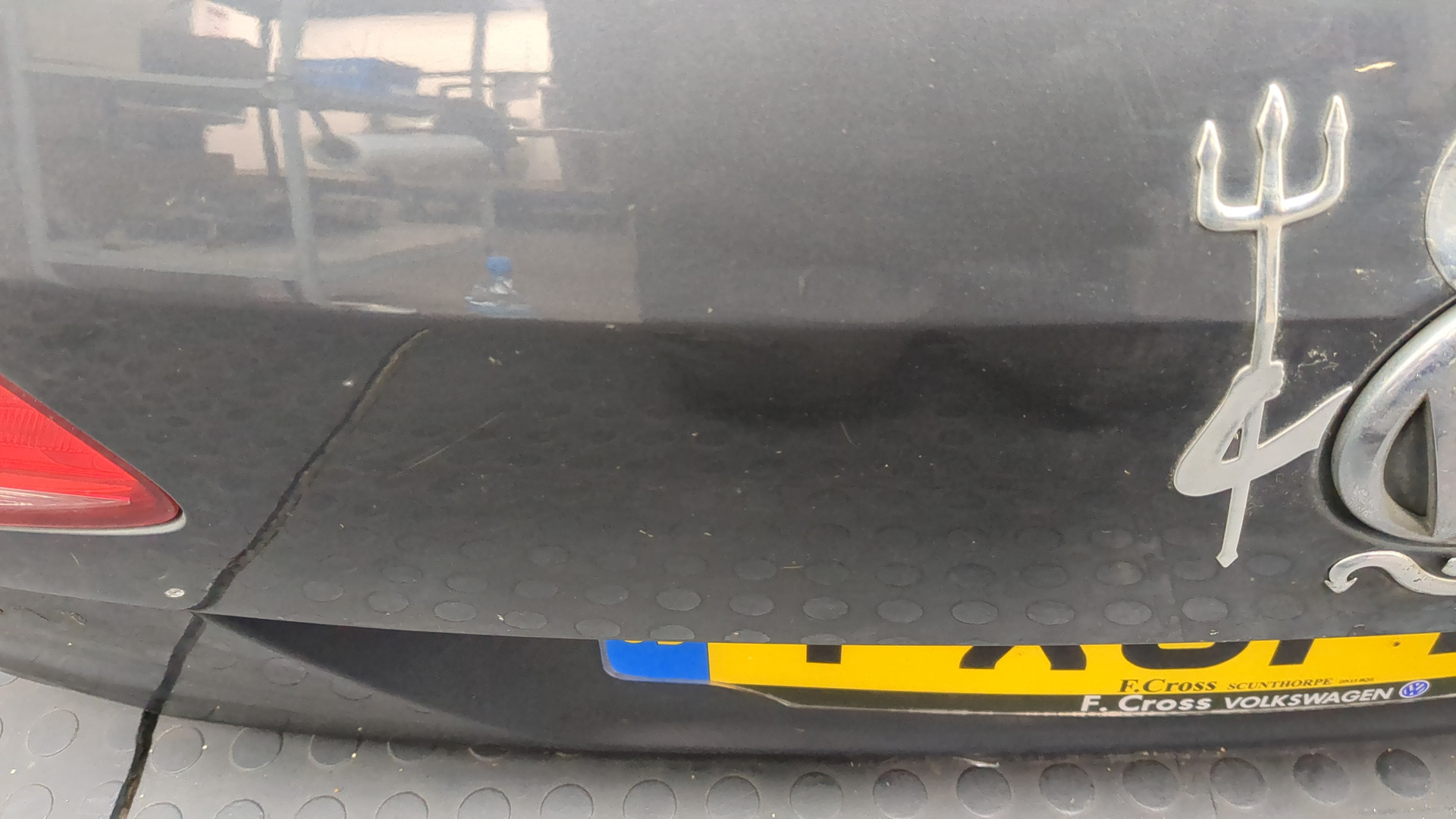 Дверь багажника