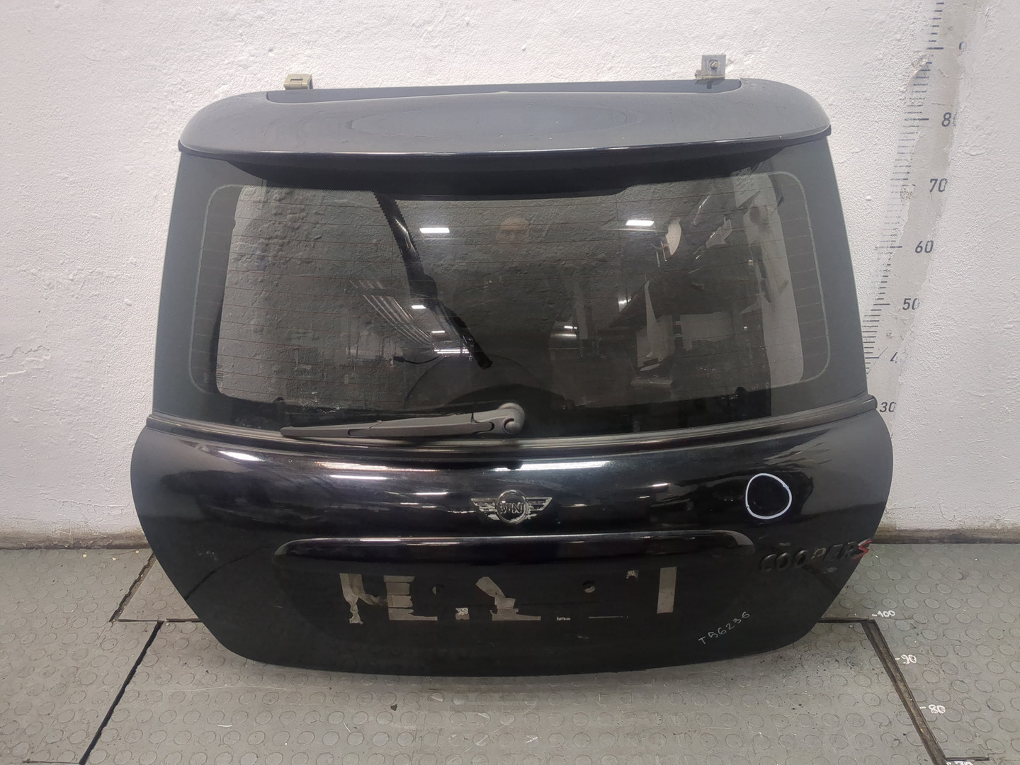 Дверь багажника