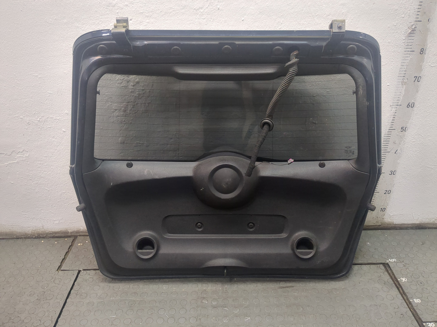 Дверь багажника