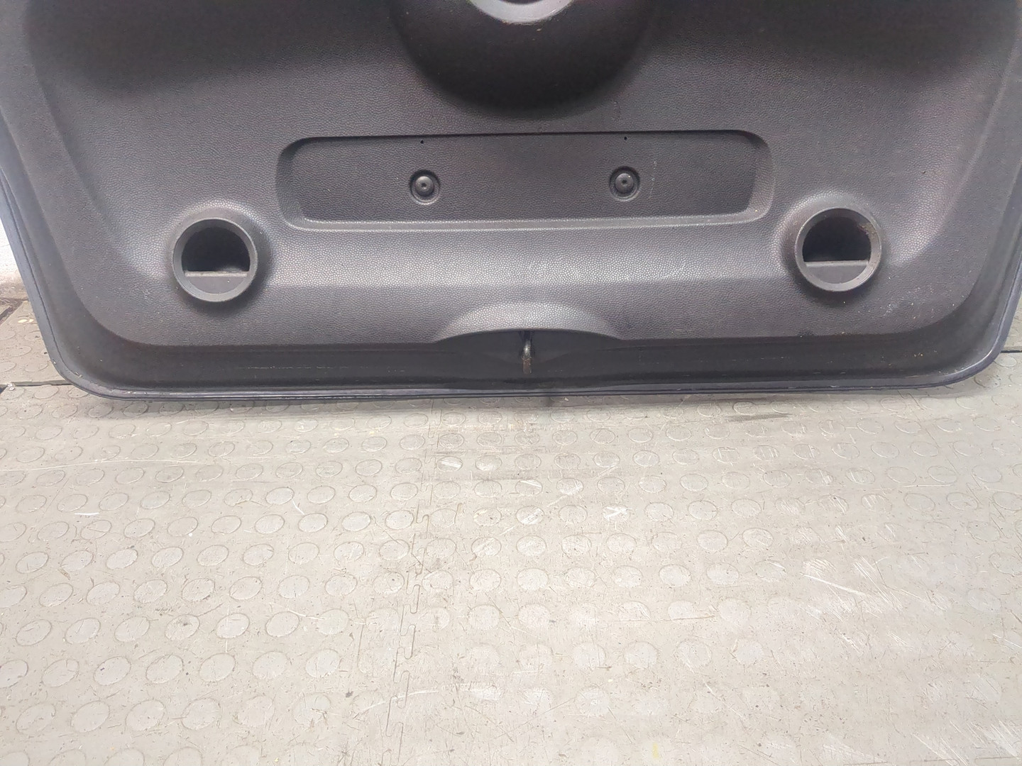 Дверь багажника