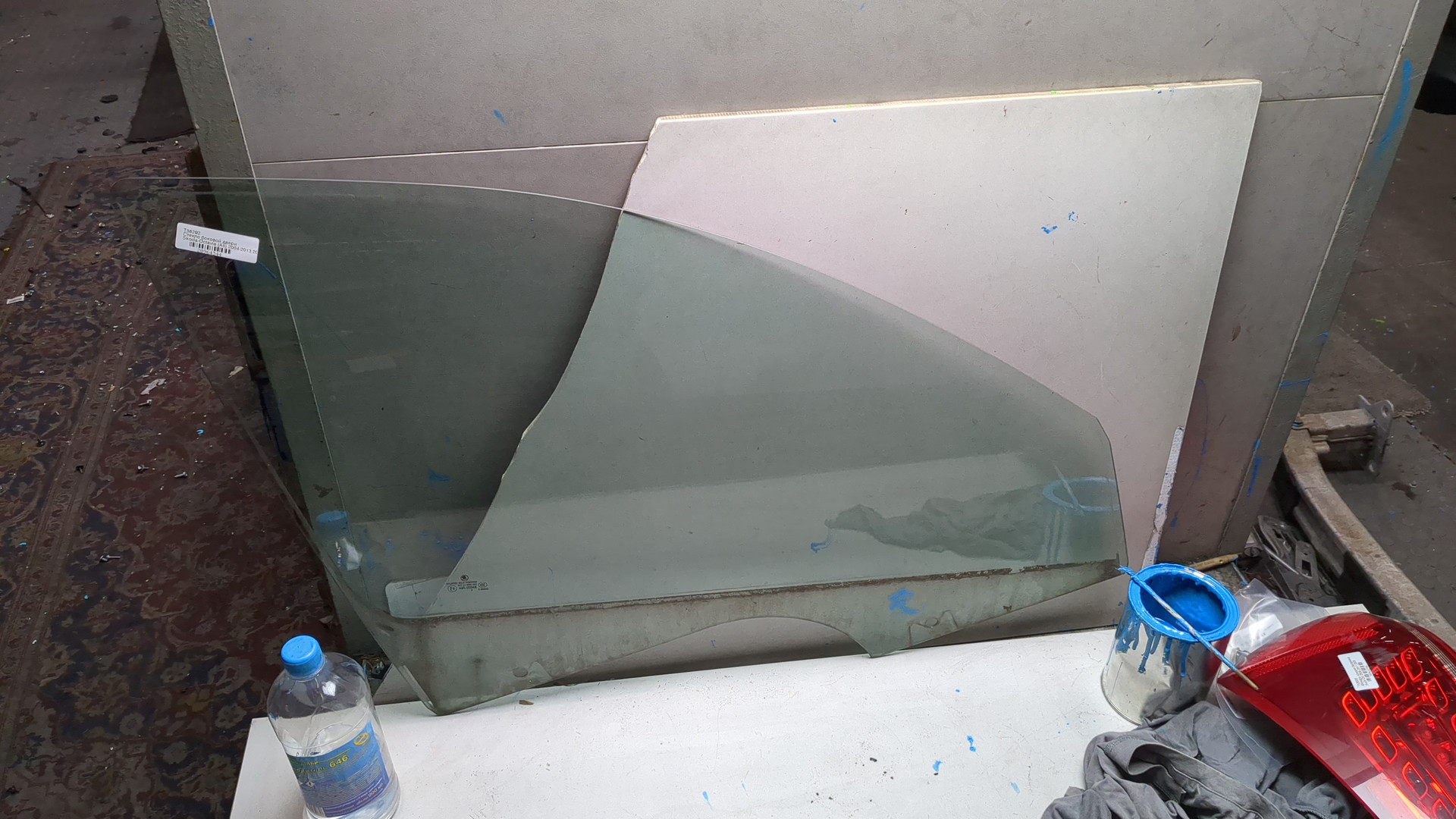 Стекло двери передней правой