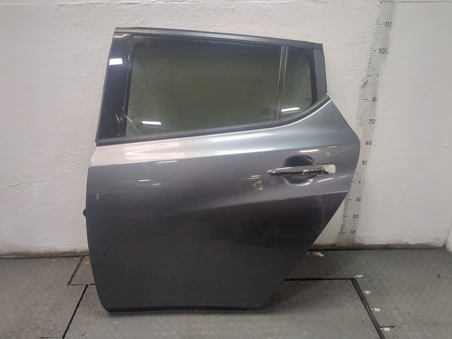 Дверь задняя левая