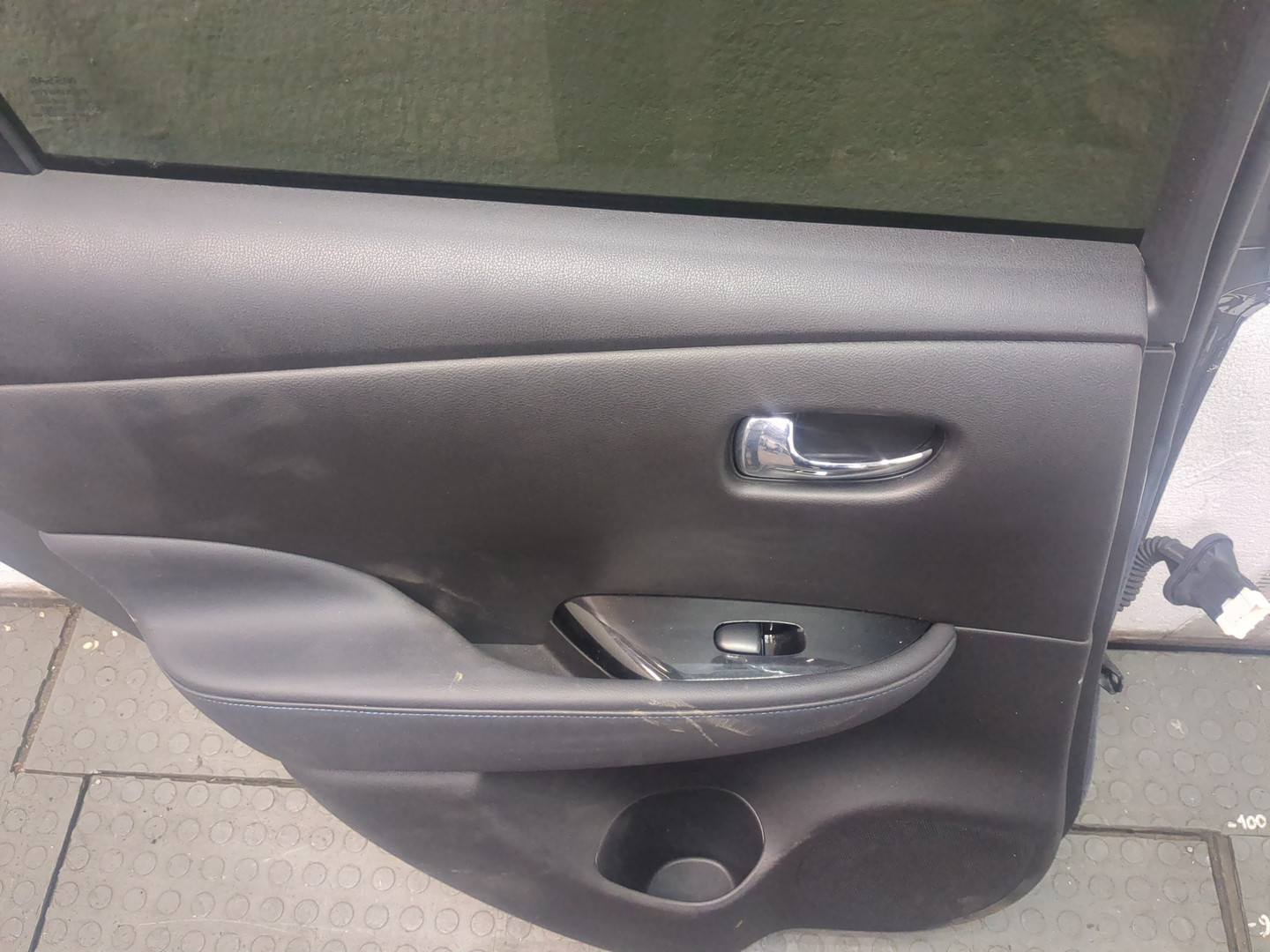 Дверь задняя левая