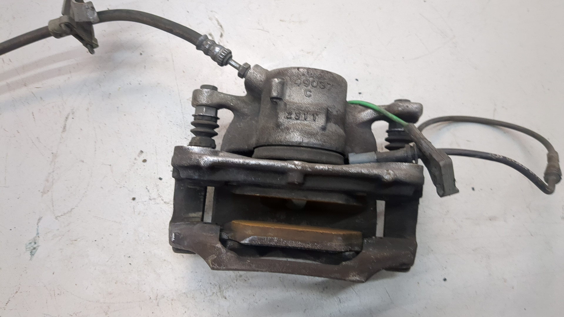 Суппорт передний левый