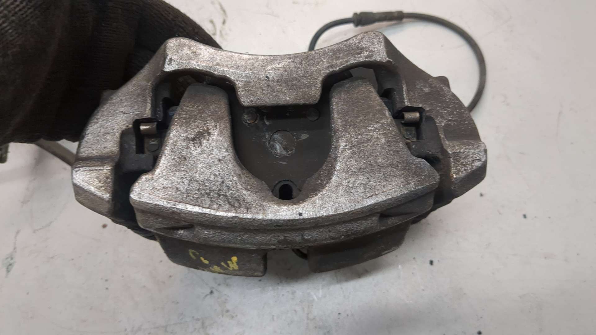 Суппорт передний левый