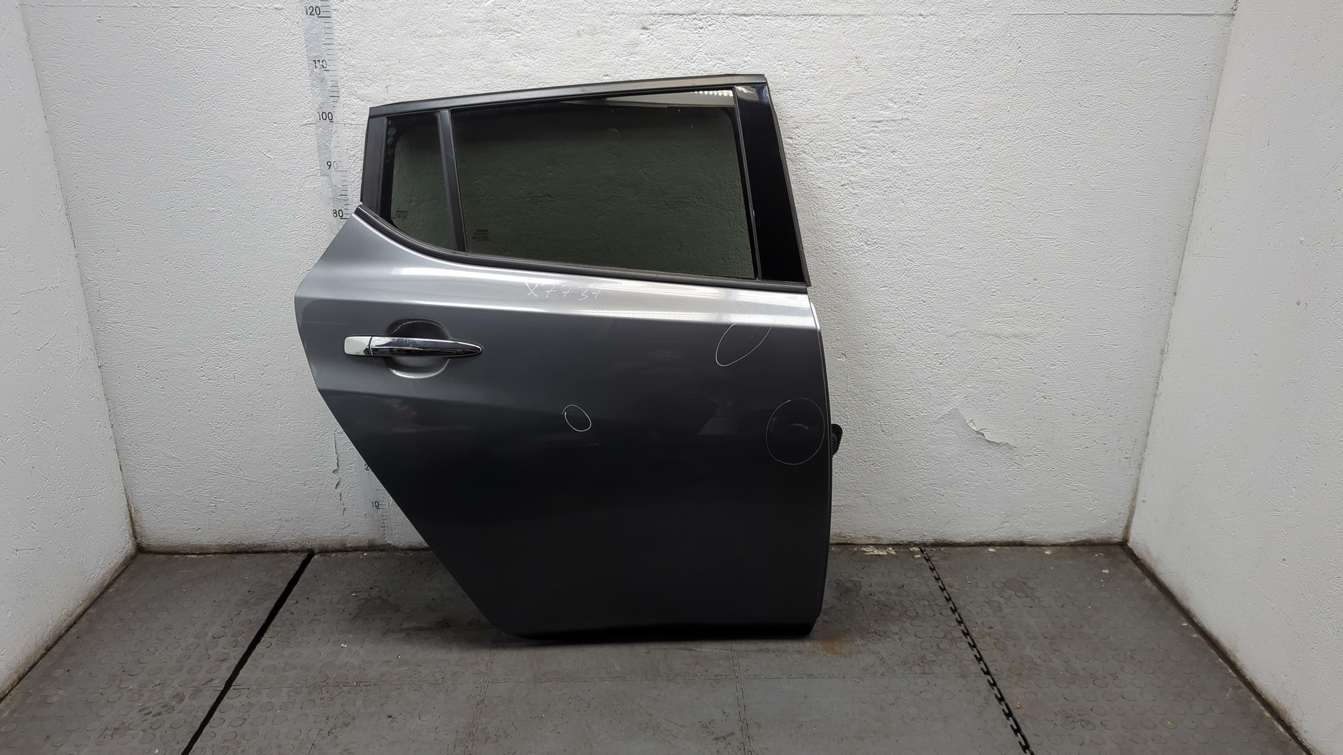 Дверь задняя правая