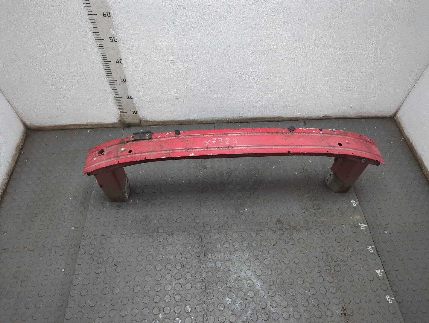 Усилитель переднего бампера