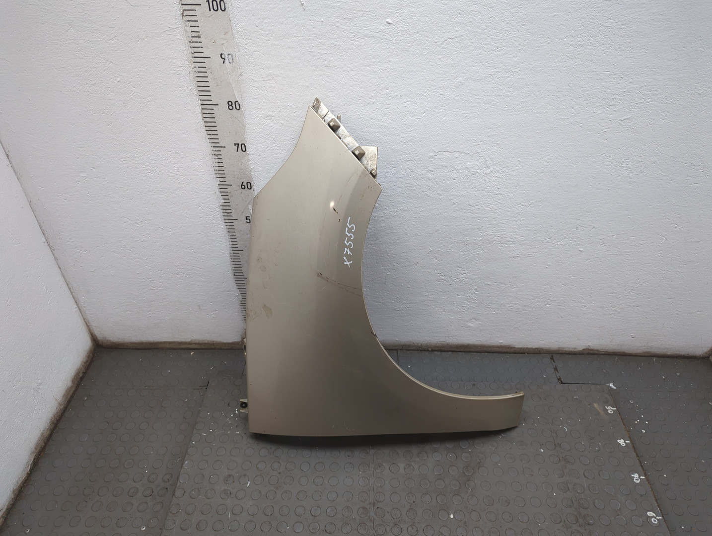 Крыло переднее правое