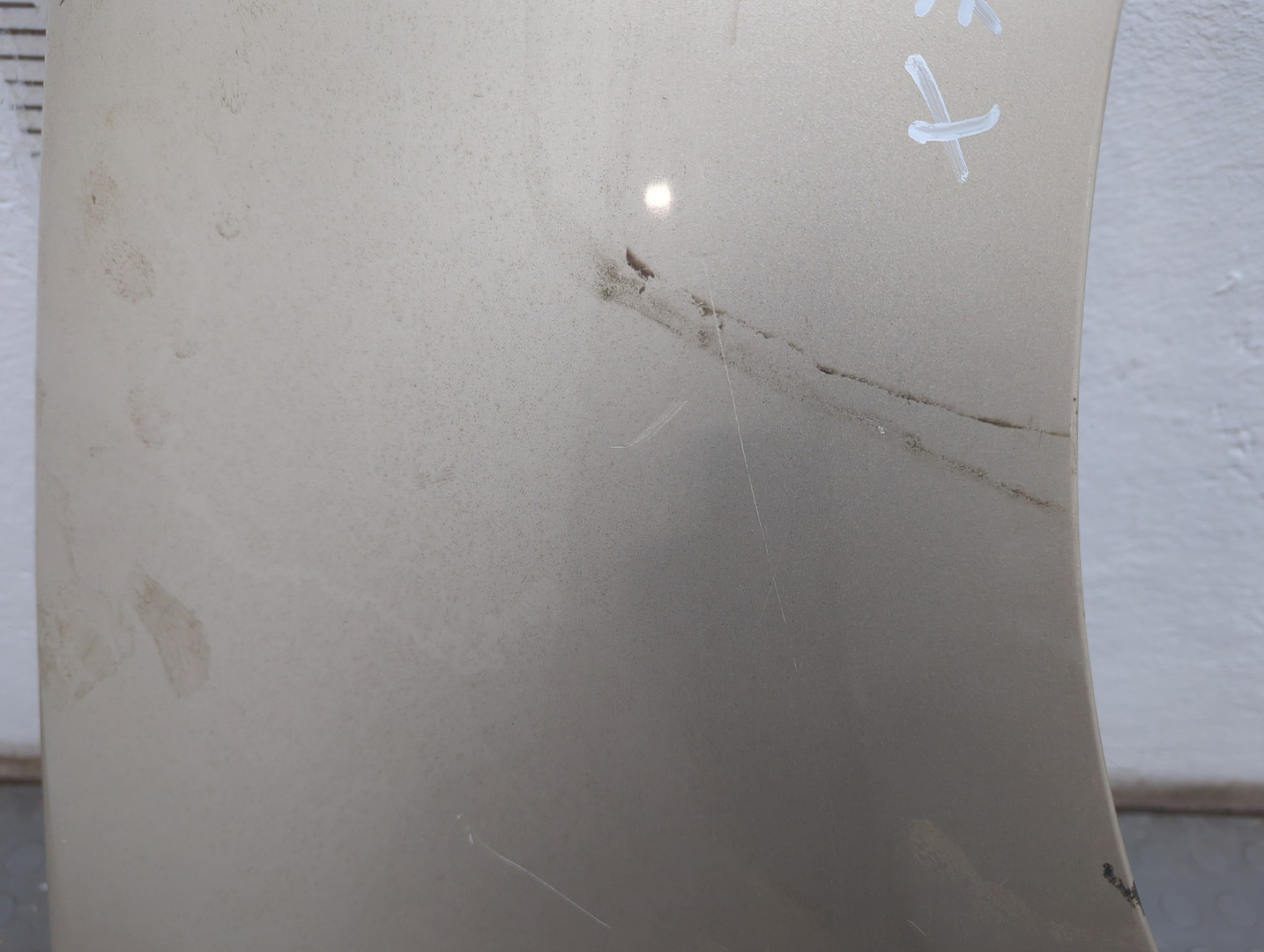 Крыло переднее правое