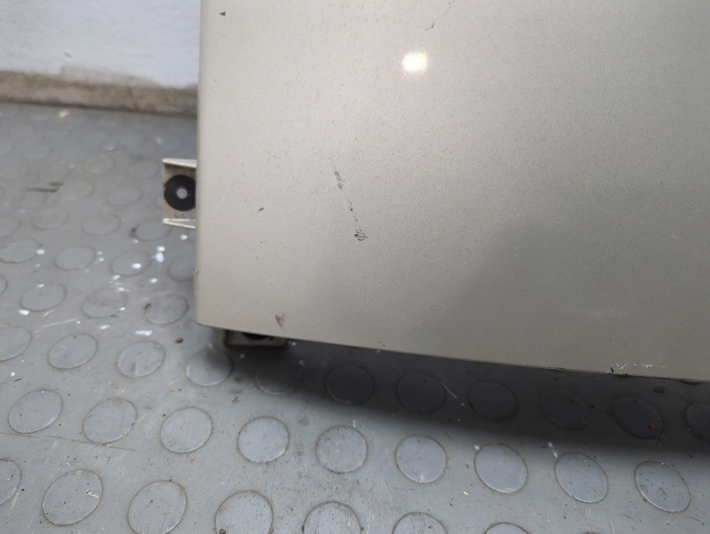 Крыло переднее правое