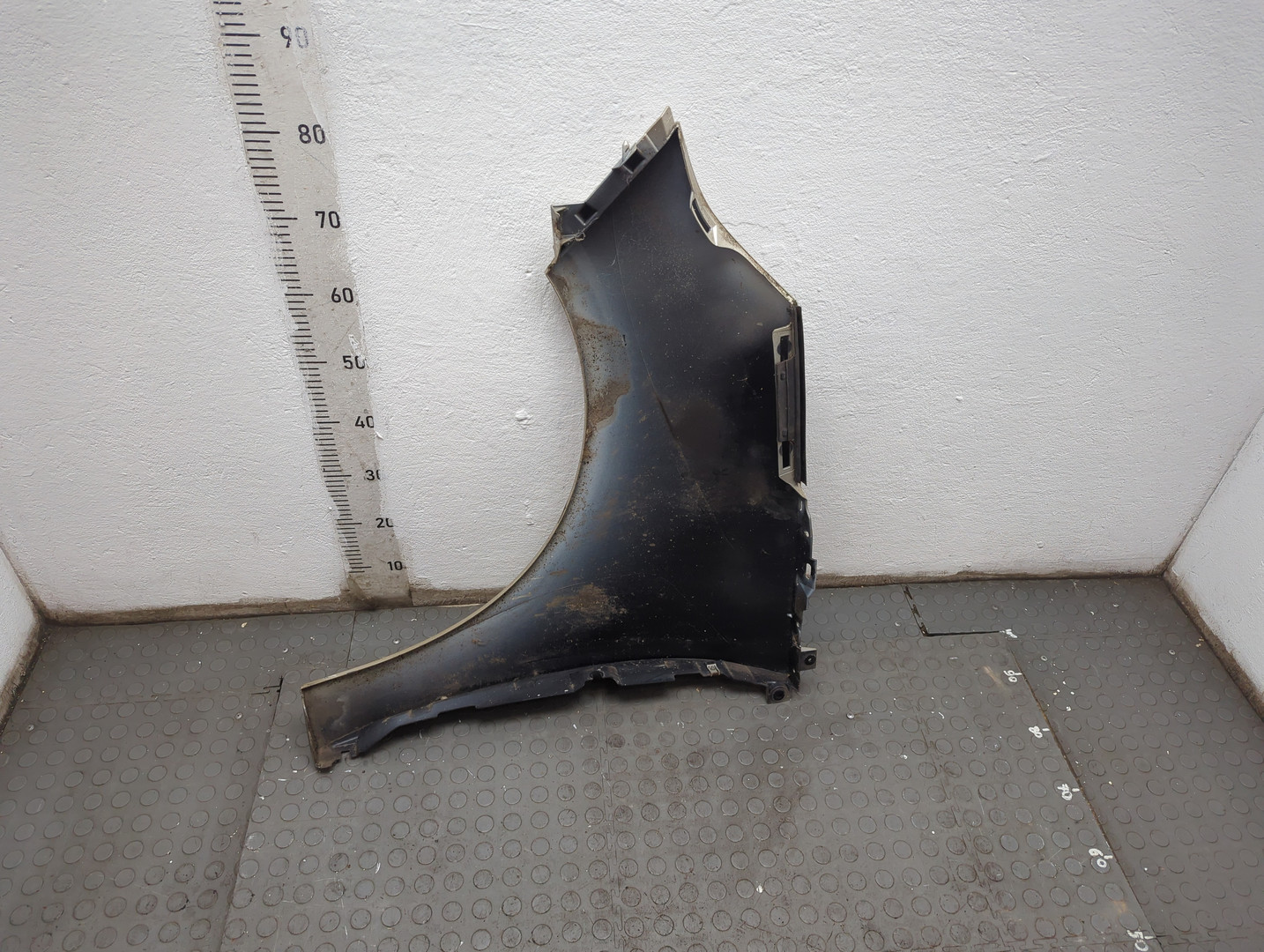 Крыло переднее правое