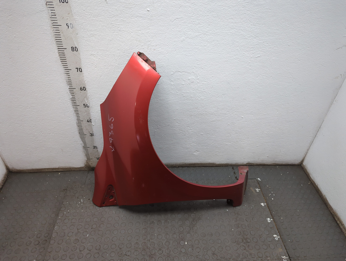 Крыло переднее правое