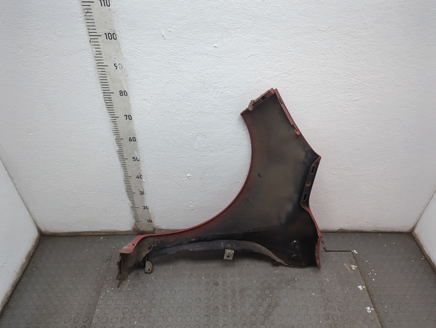 Крыло переднее правое