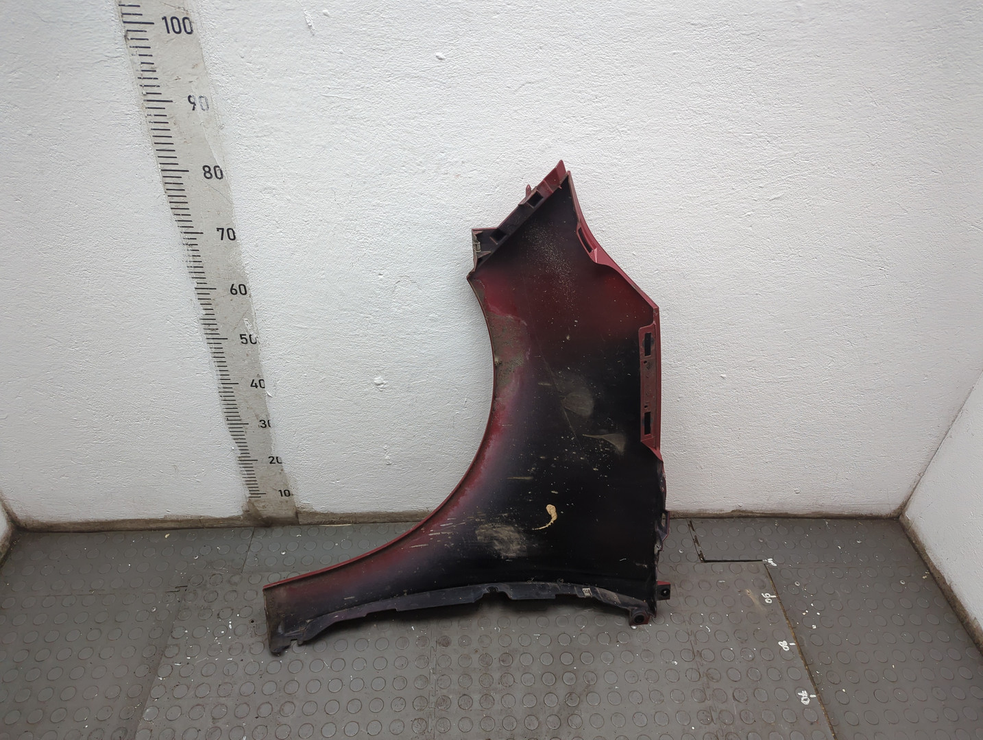 Крыло переднее правое