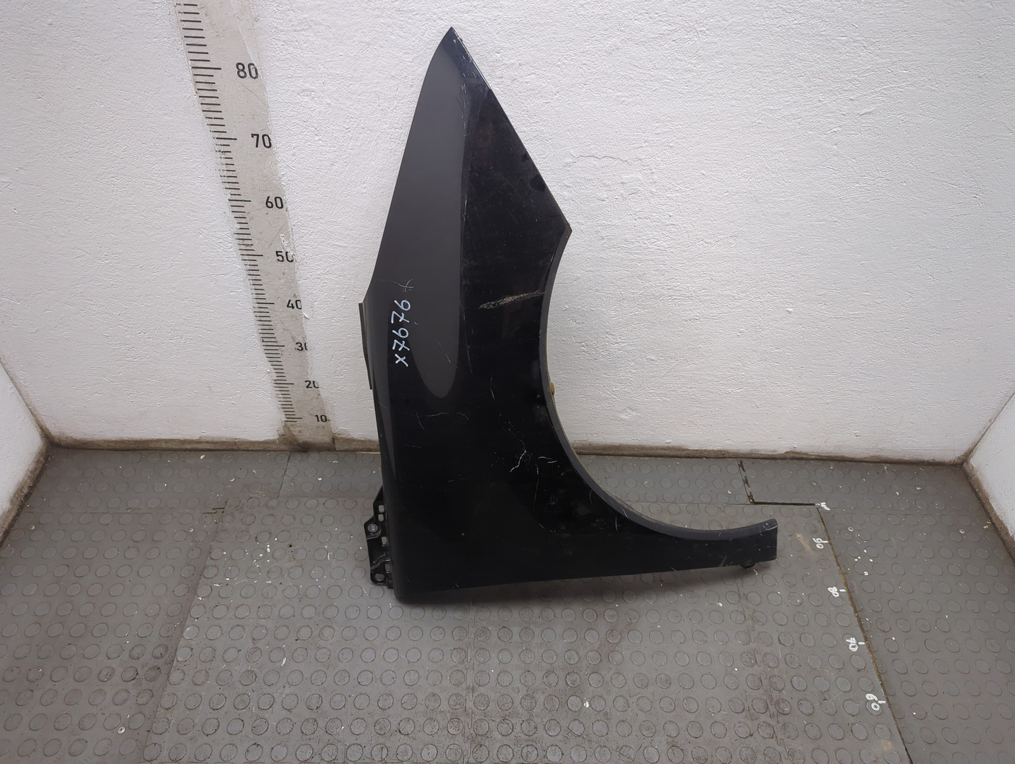 Крыло переднее правое