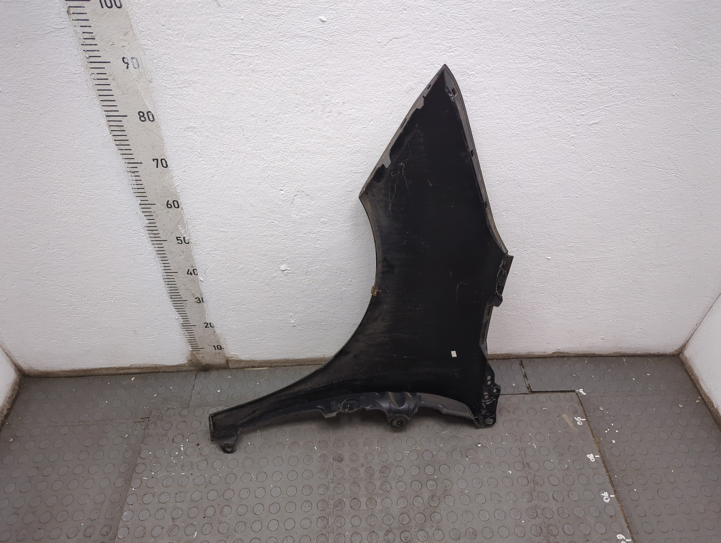 Крыло переднее правое