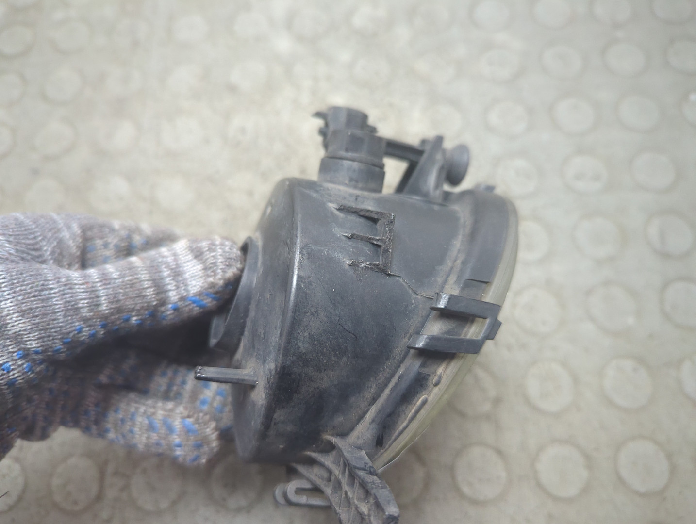 Фара противотуманная левая