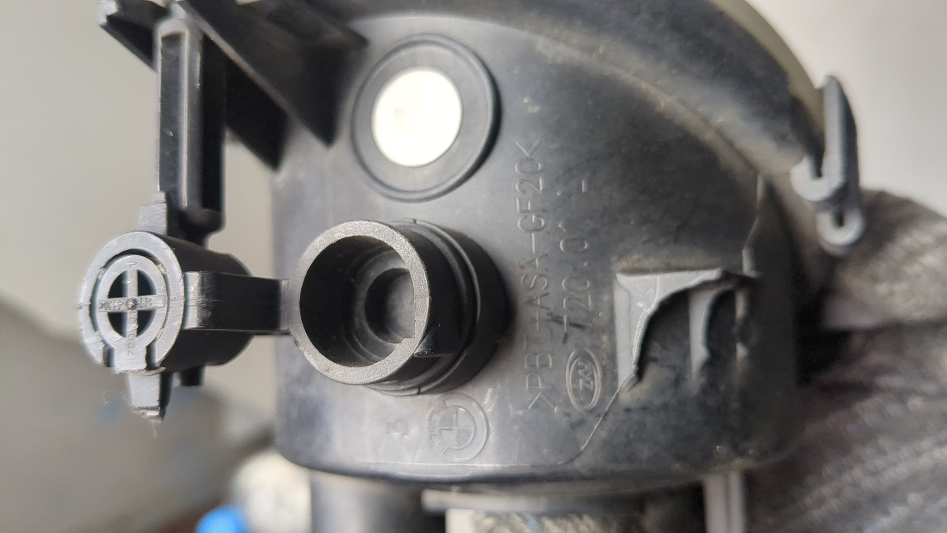 Фара противотуманная левая