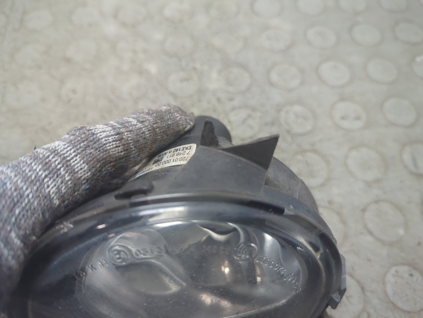 Фара противотуманная левая