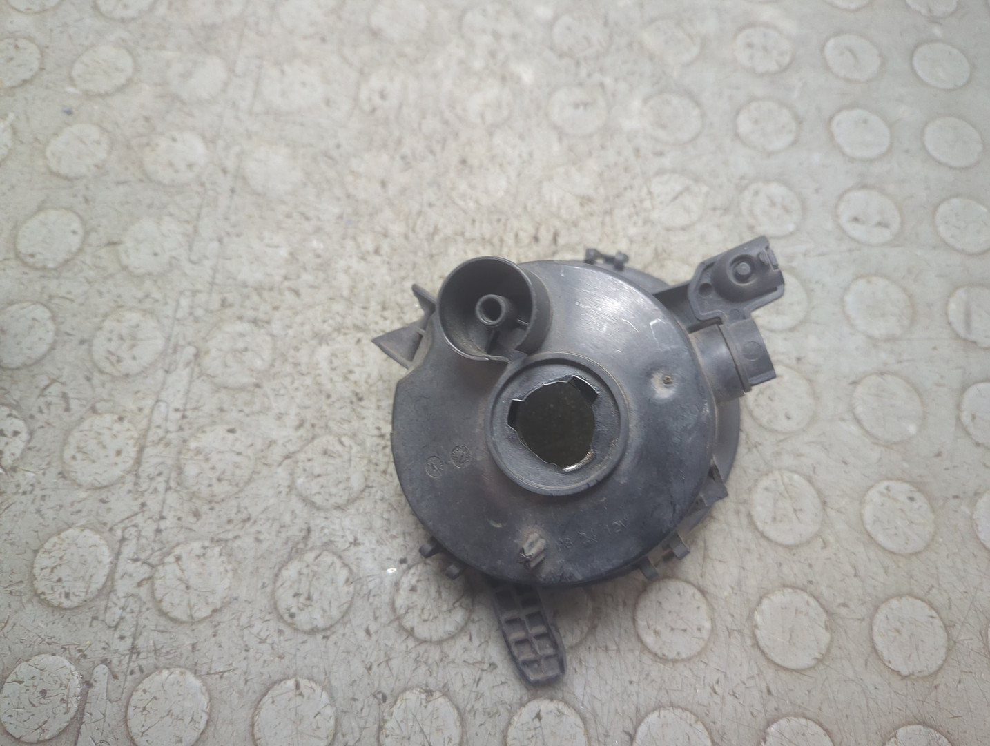 Фара противотуманная левая