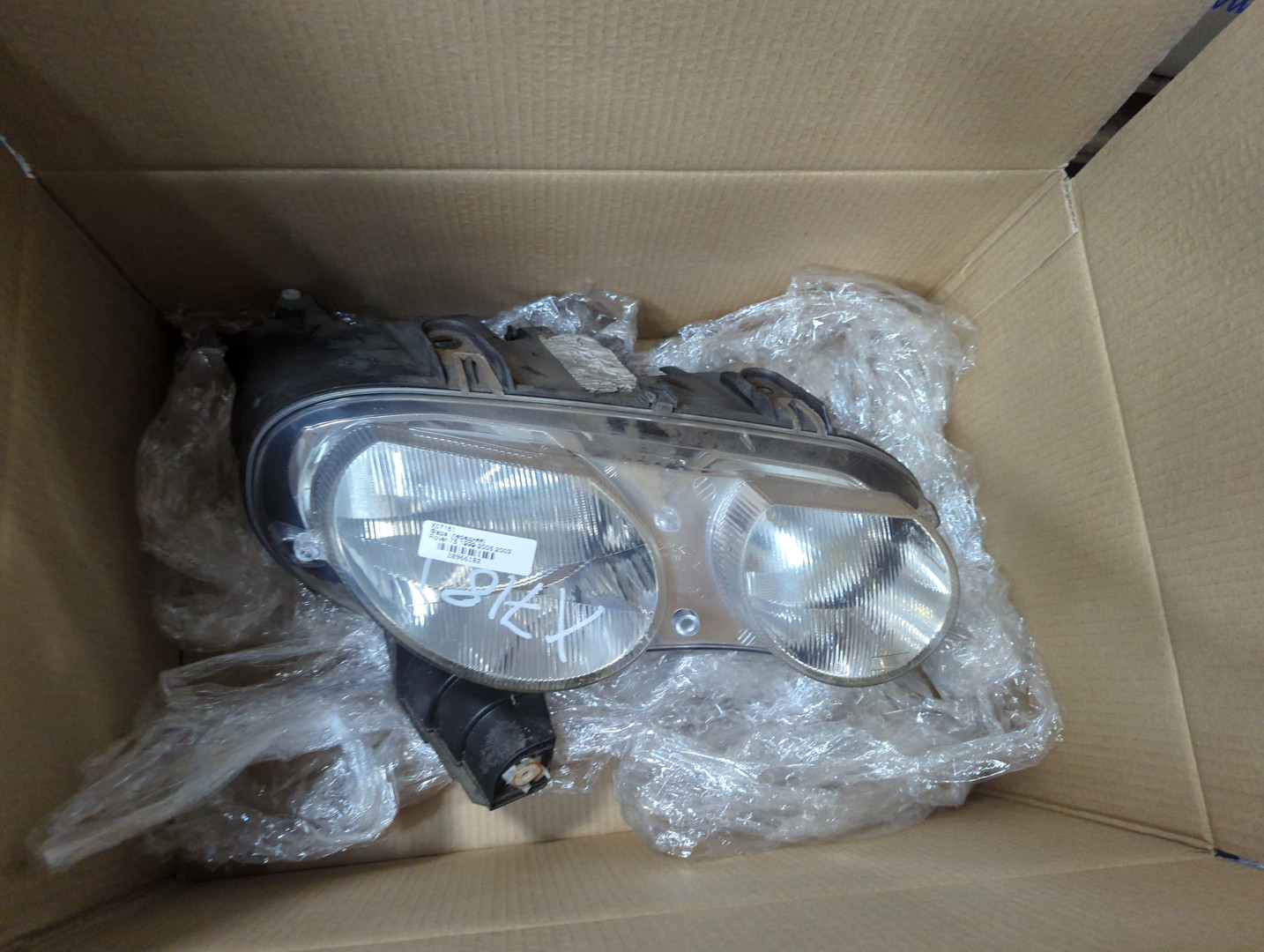 Фара правая