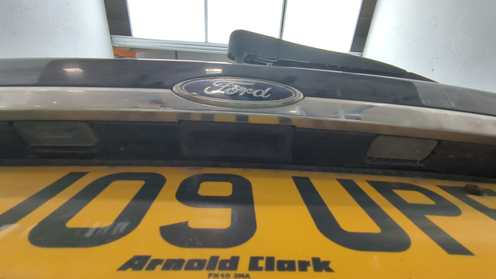 Дверь багажника