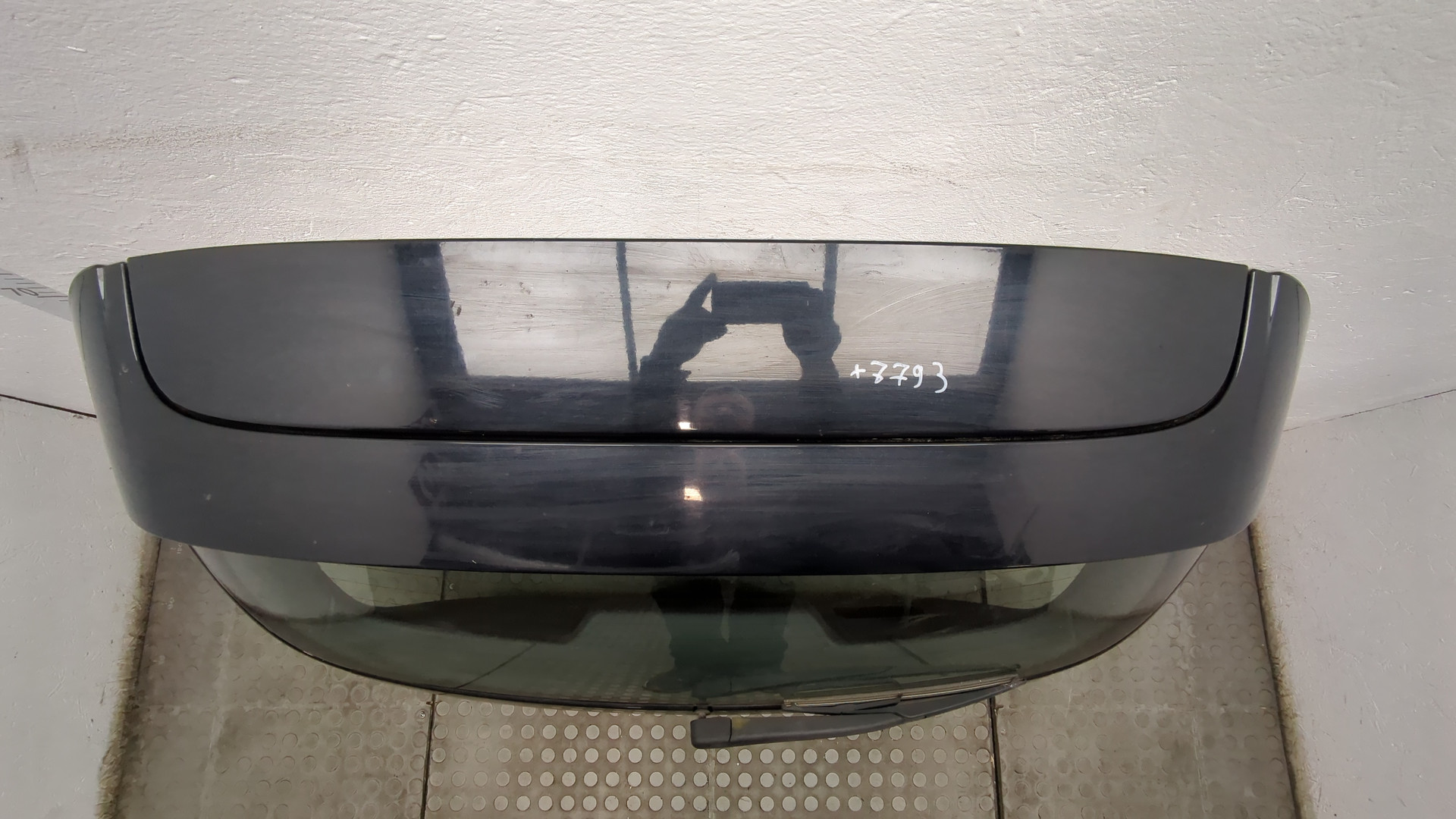 Дверь багажника