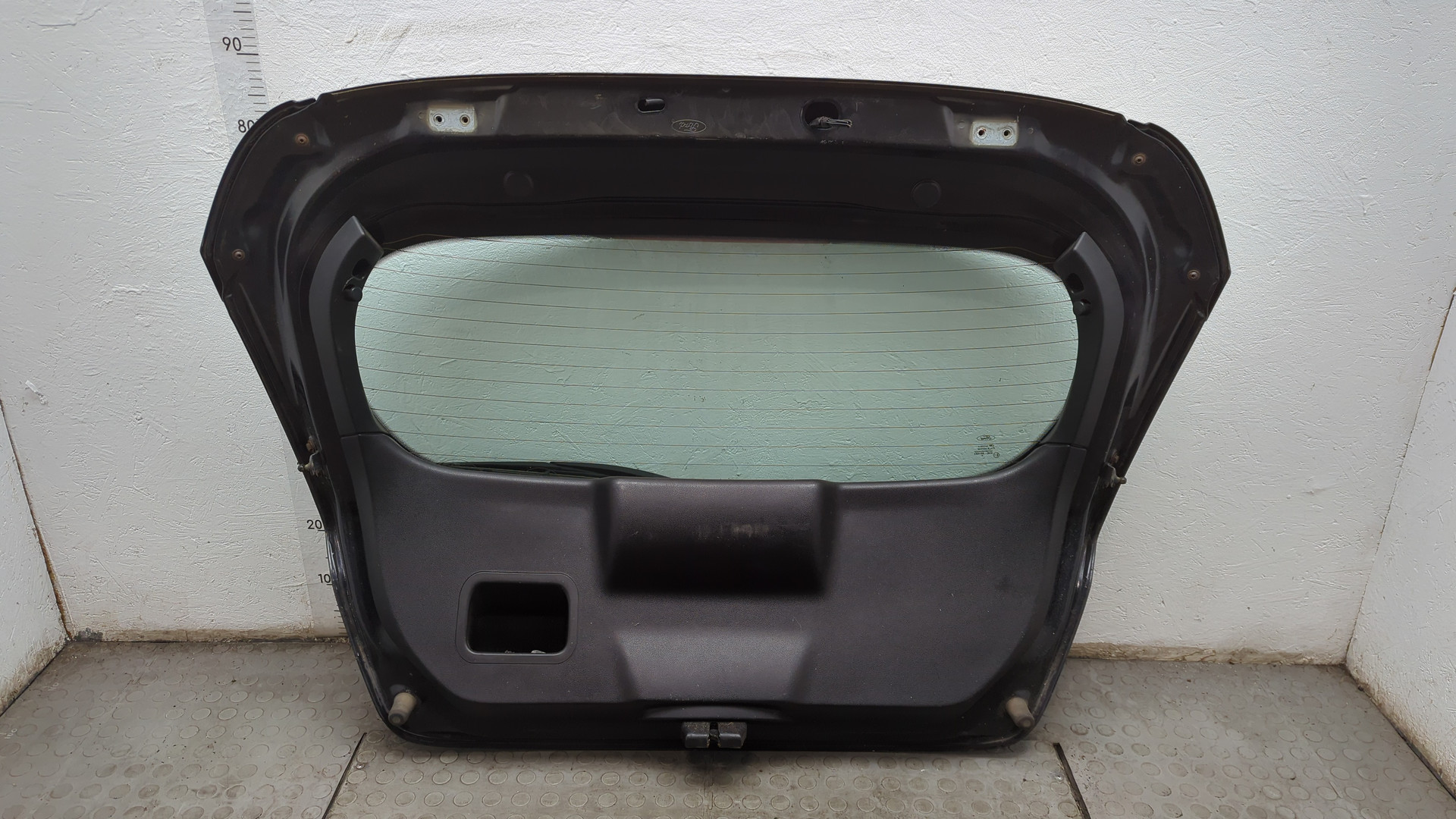 Дверь багажника