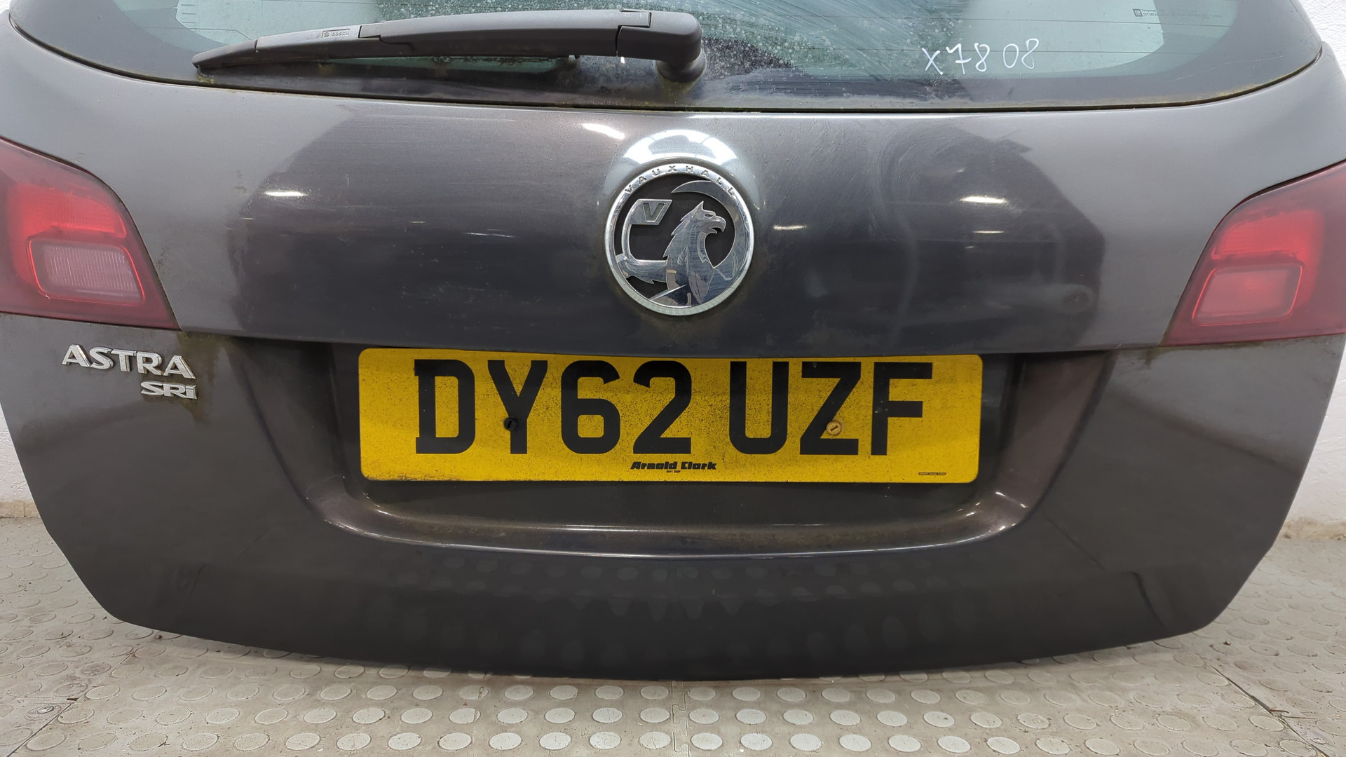 Дверь багажника