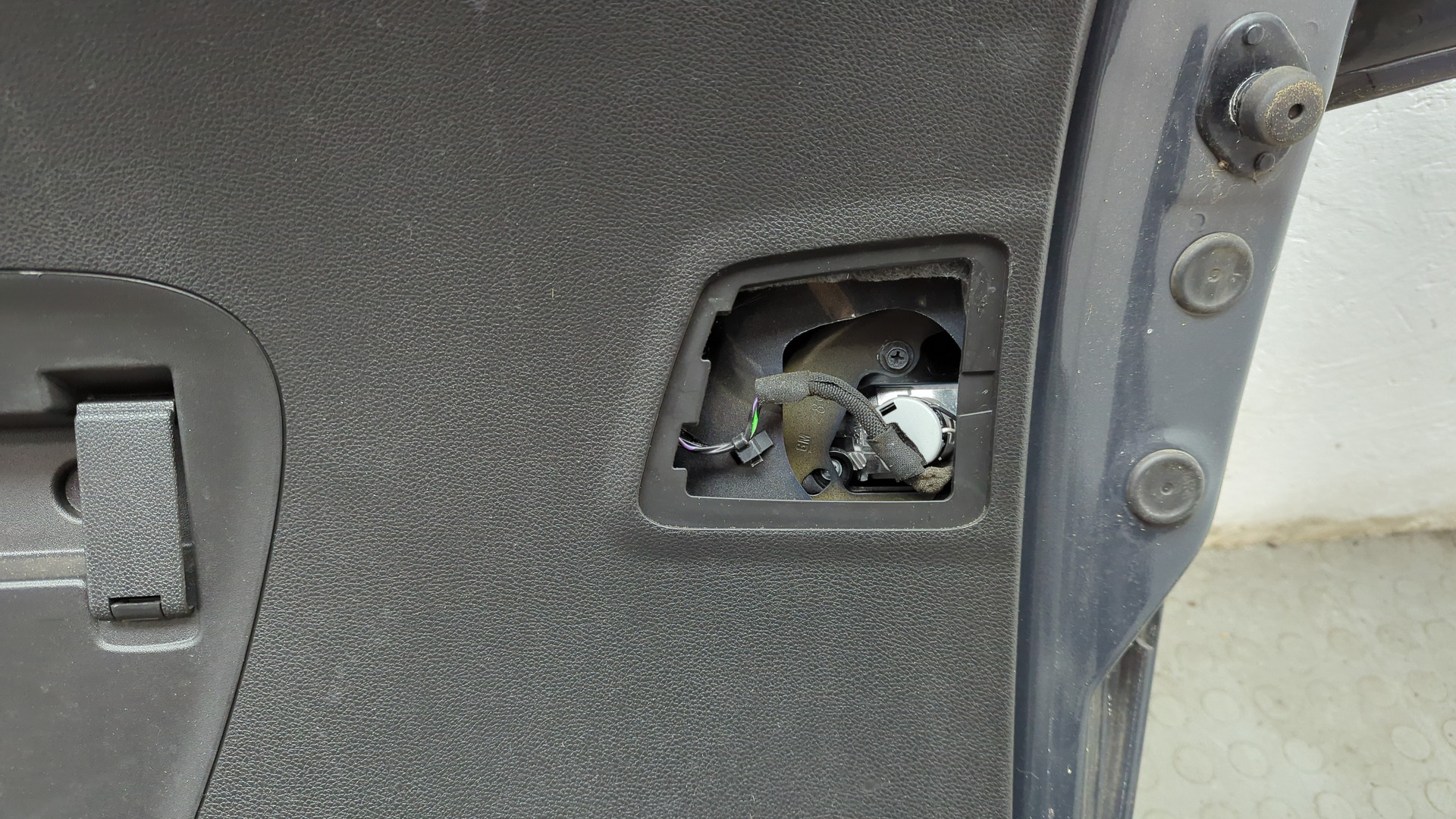 Дверь багажника