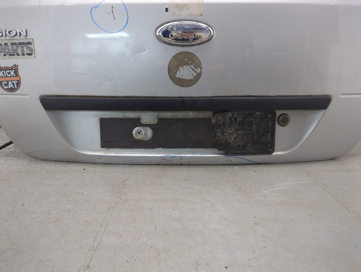 Дверь багажника