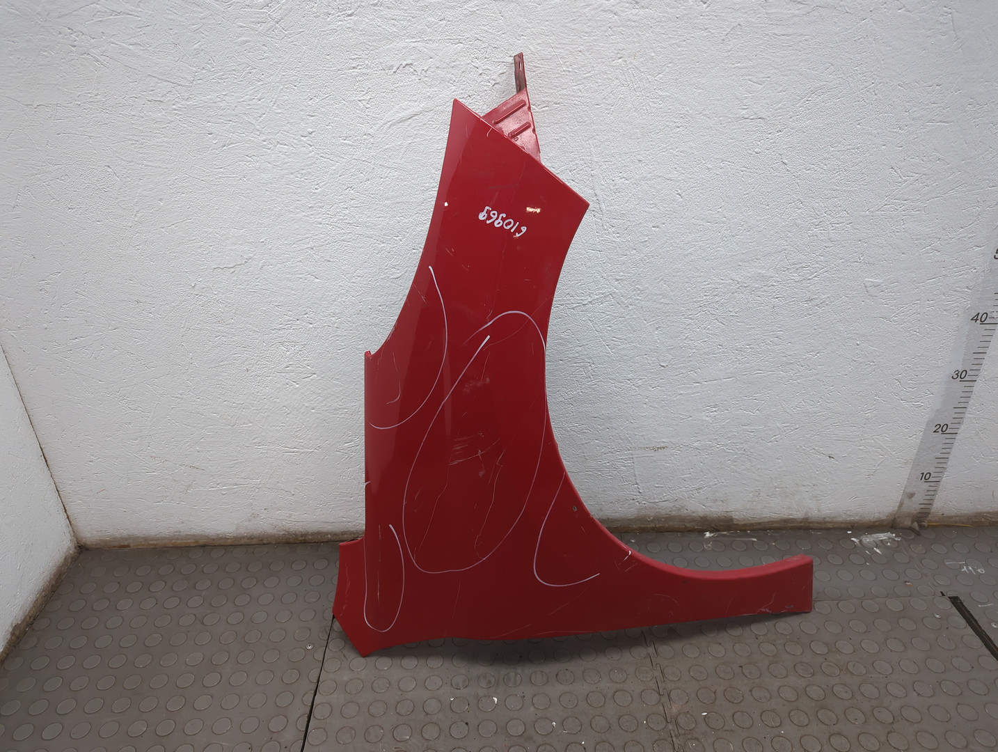 Крыло переднее правое