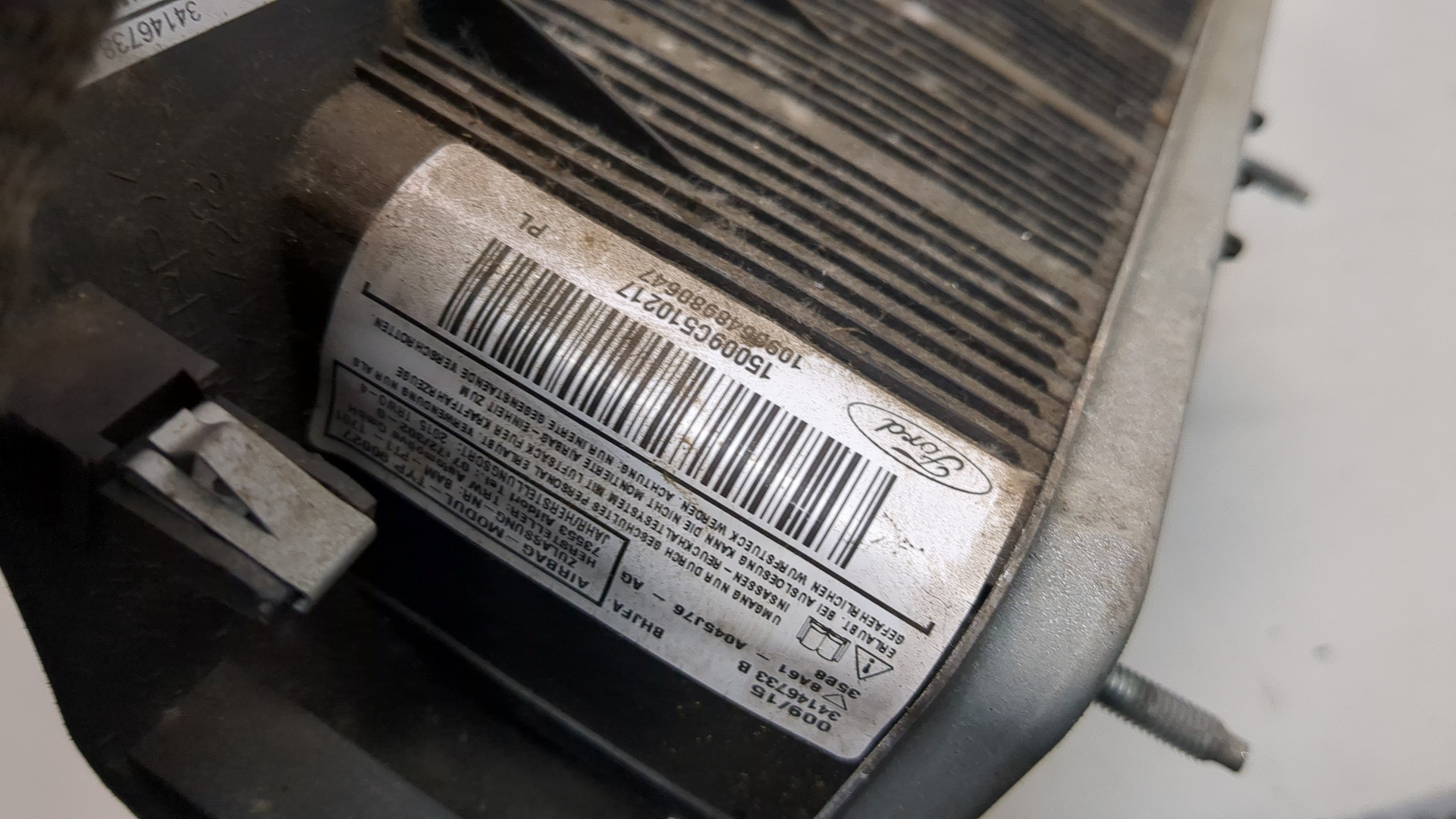 Подушка безопасности нижняя (для колен)