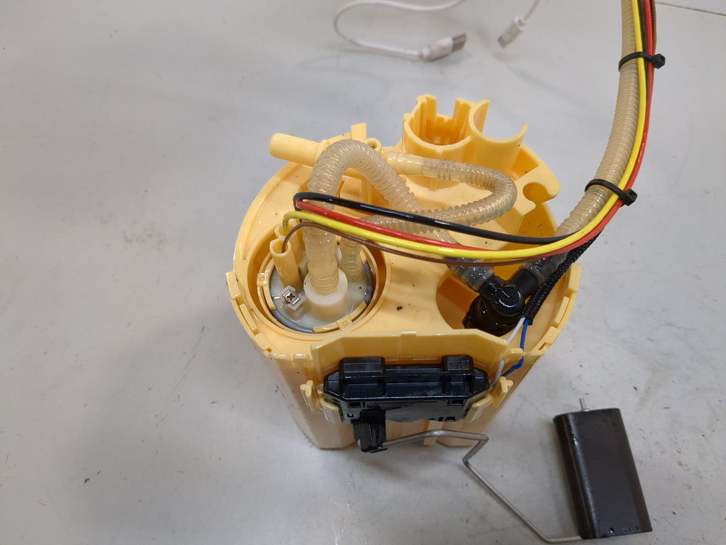 Насос топливный электрический