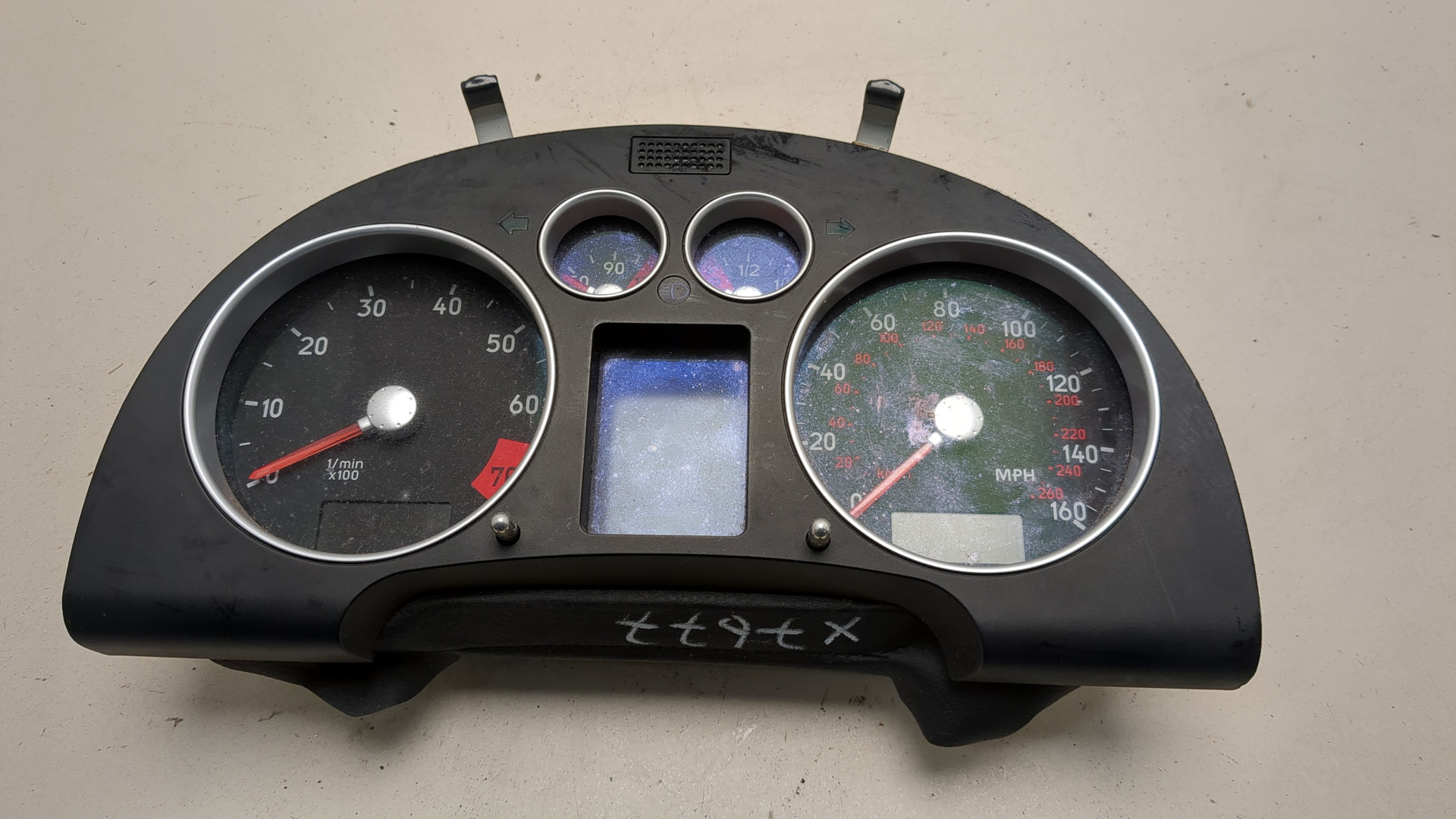 Панель приборов