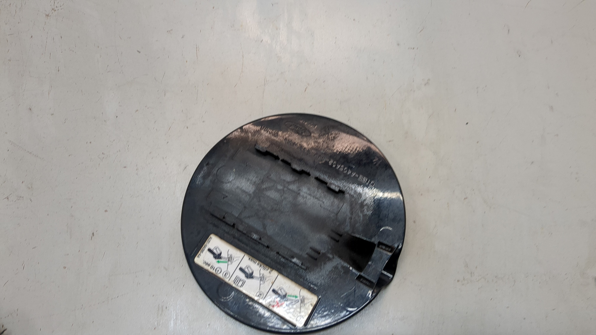 Лючок бензобака